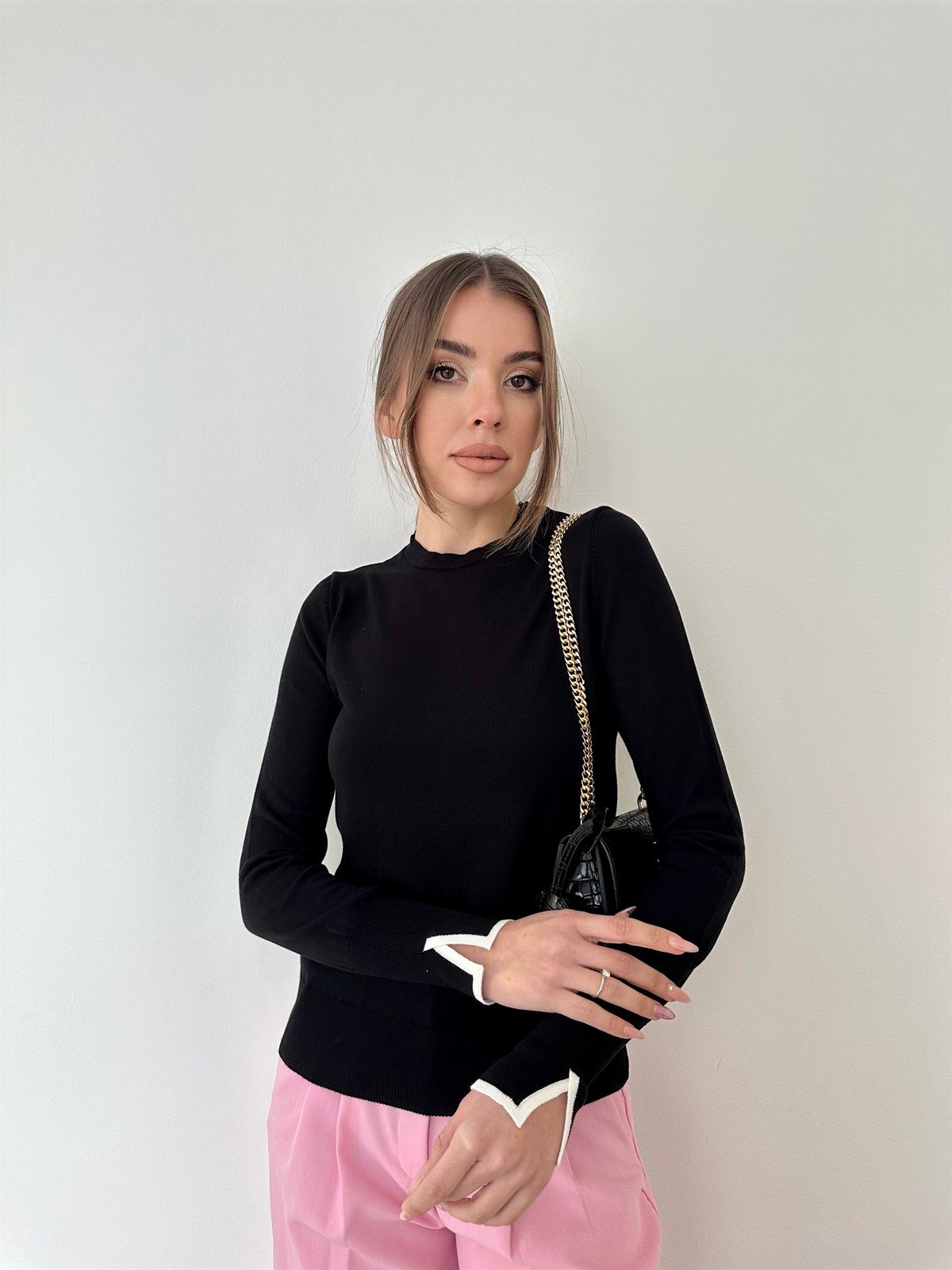 Siyah Kol Yırtmaçlı Basic Triko