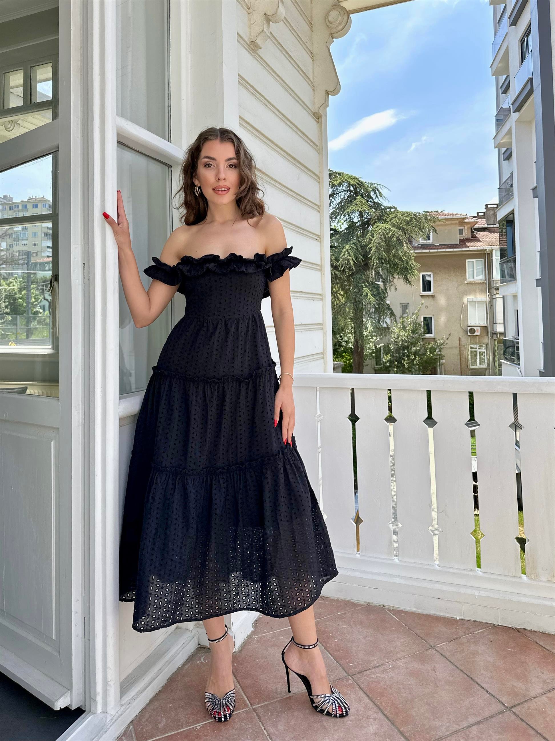 Siyah Kolsuz Brode Elbise