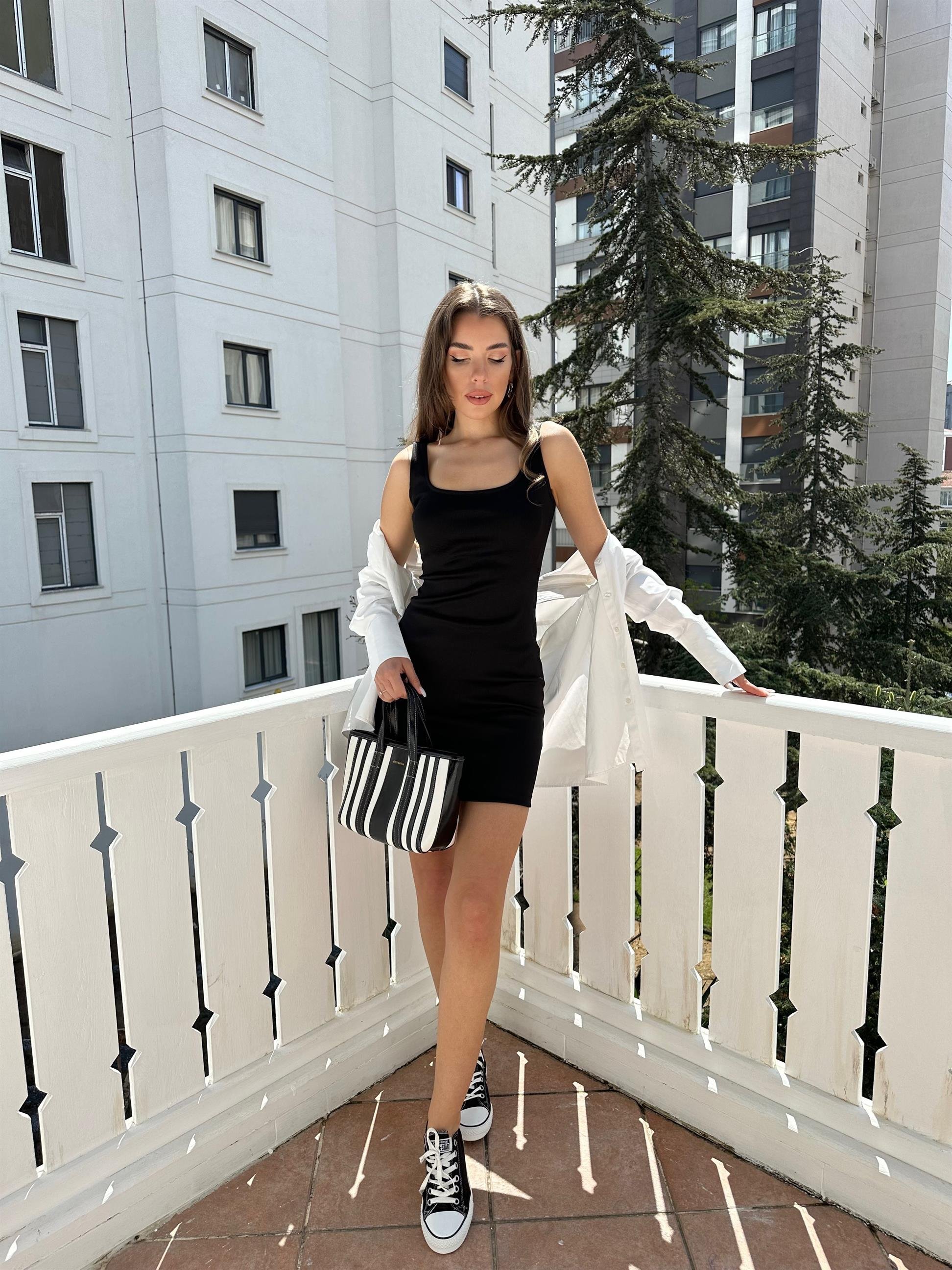 Siyah  Kolsuz Örme Elbise