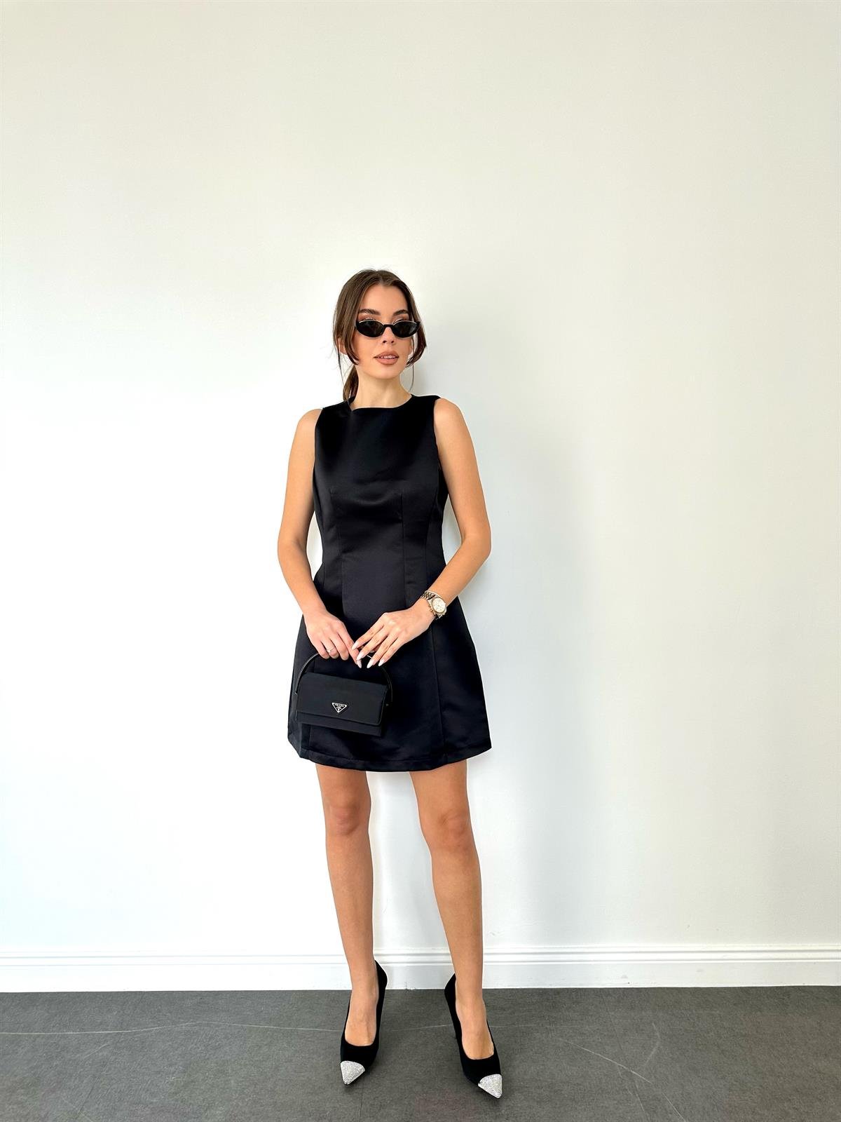 Siyah  Kolsuz Saten Elbise