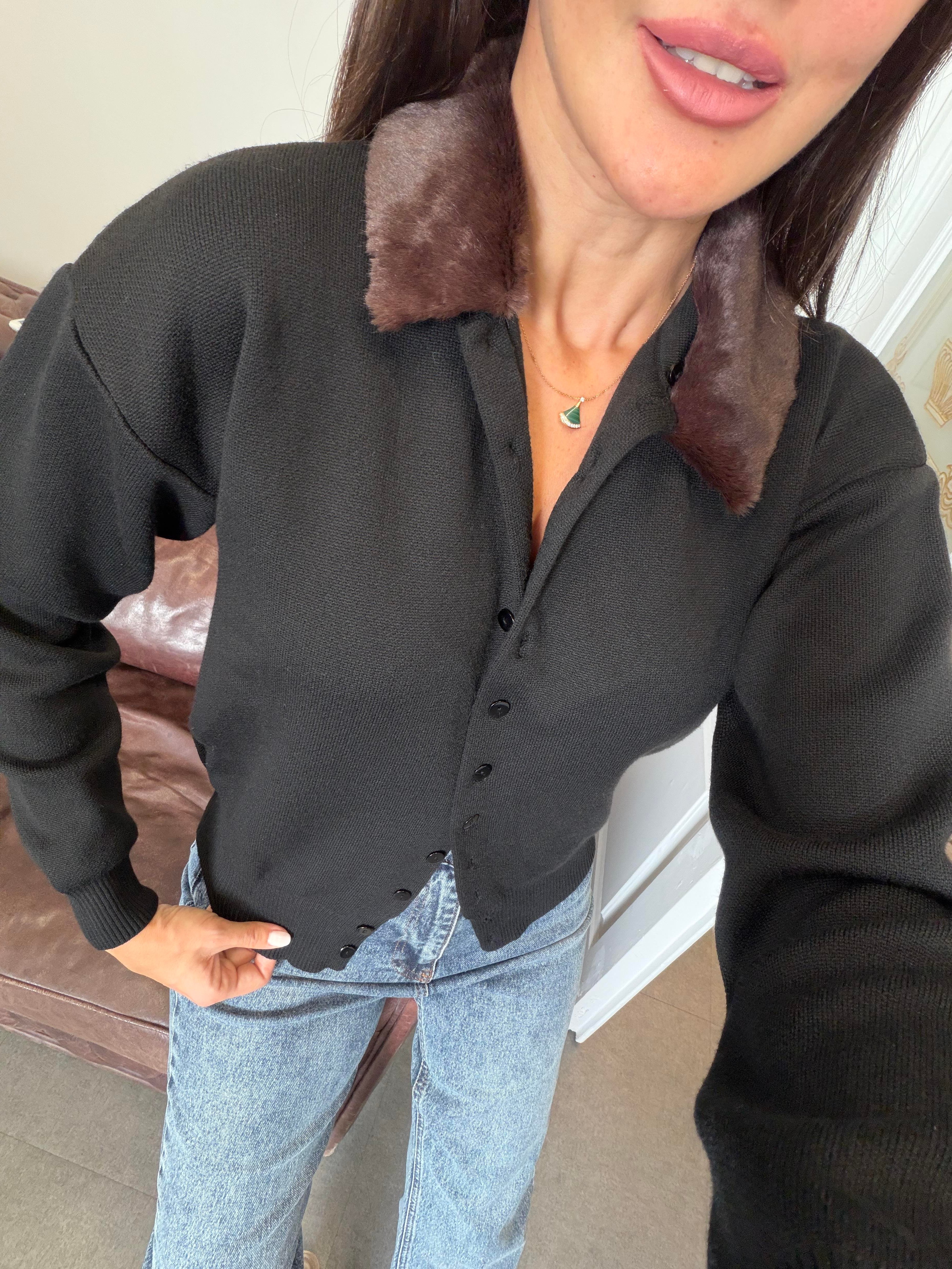 Siyah Kürk Yakalı Triko Hırka