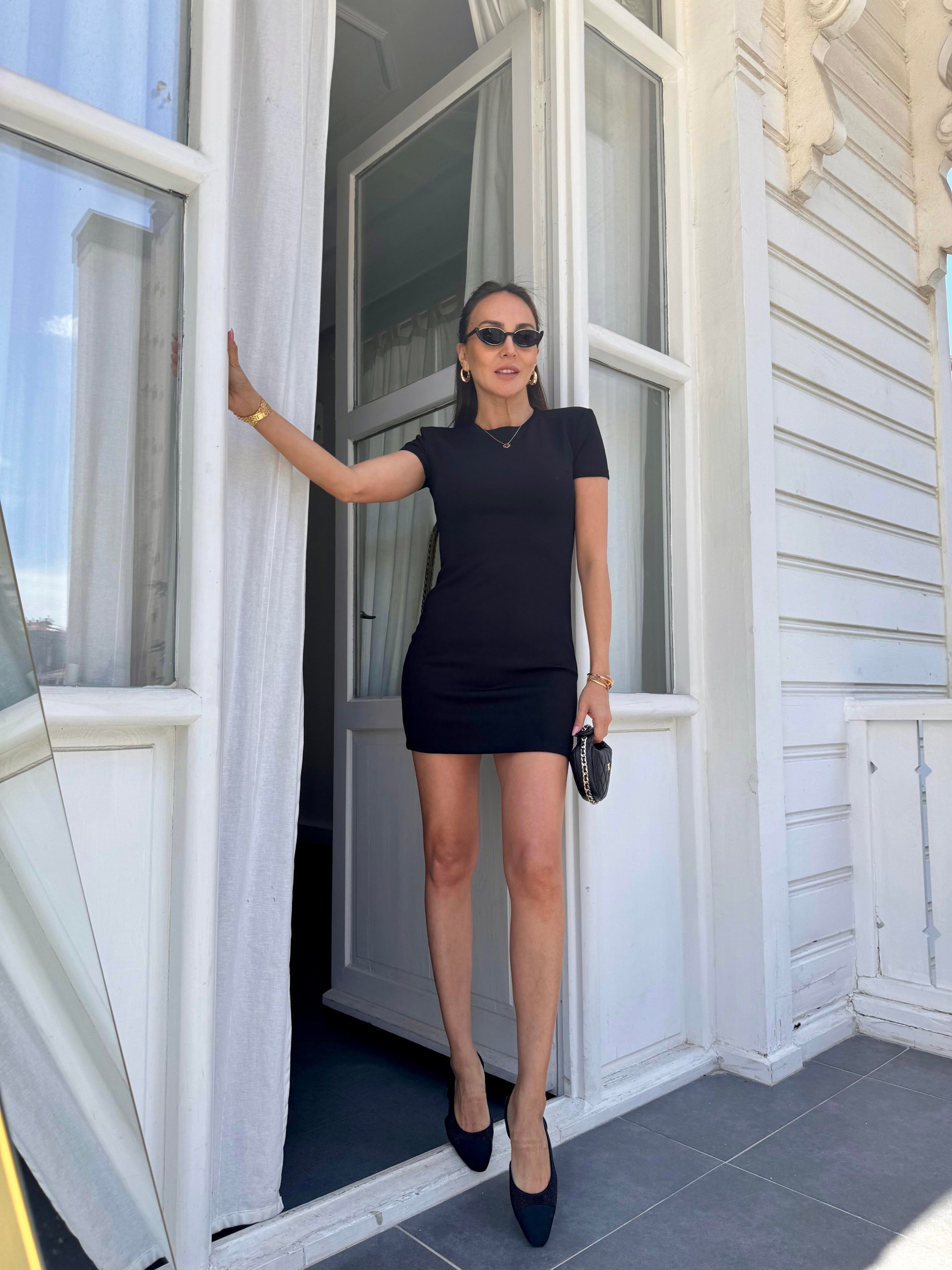 Siyah Mini Likralı Elbise