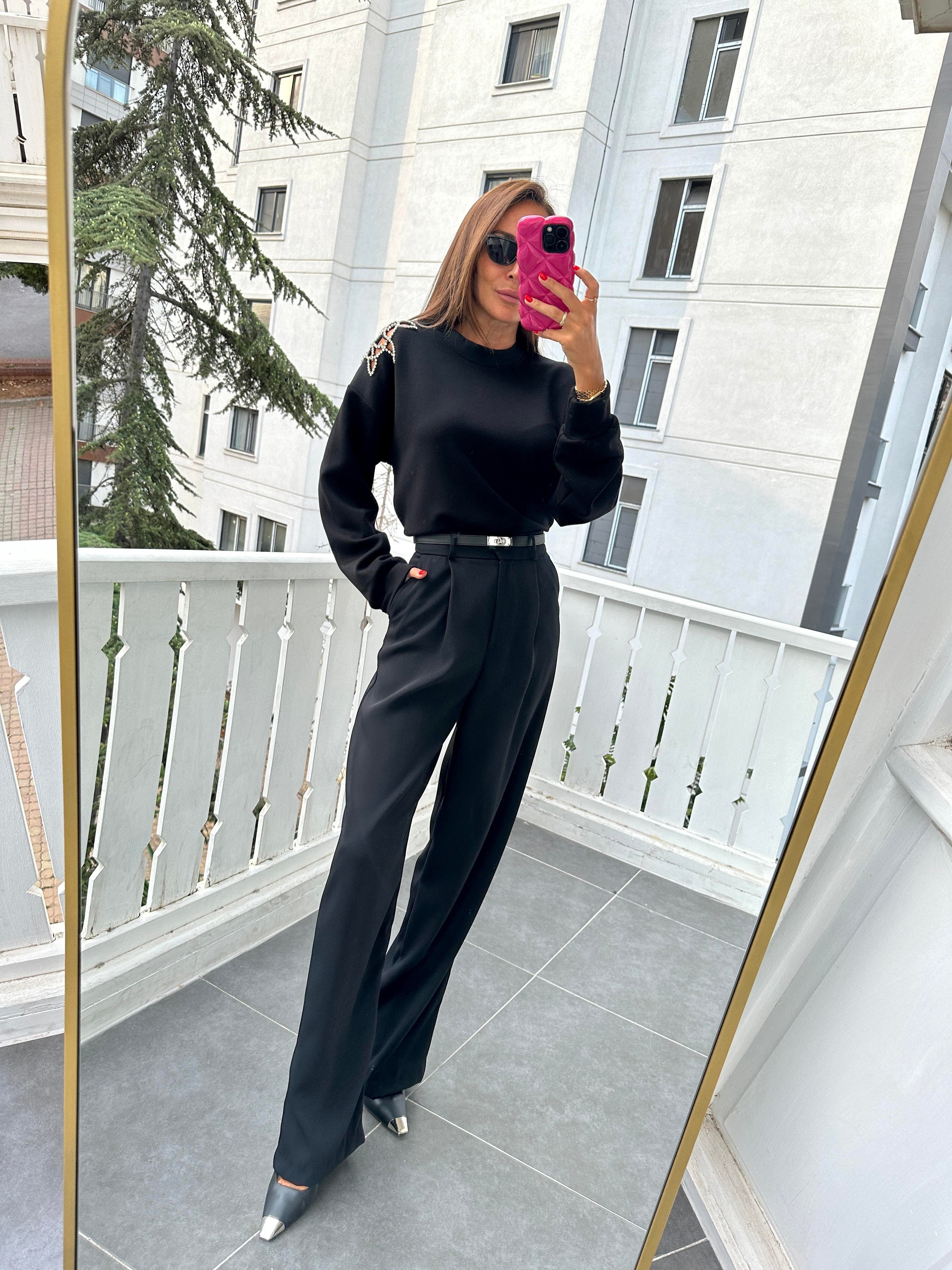Siyah Omuz Detaylı Tasarım Sweatshirt