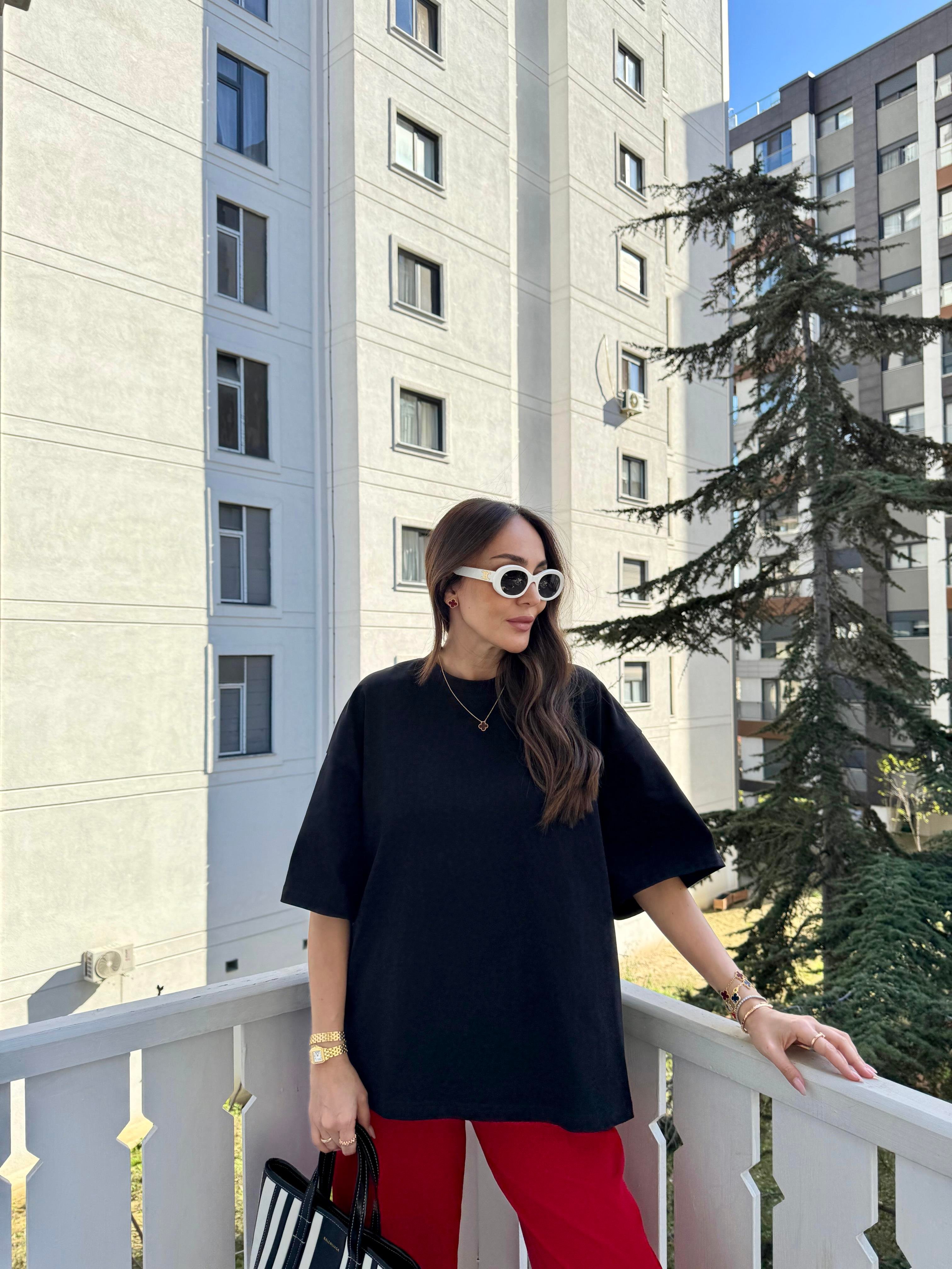Siyah Oversize Arka Yazılı Tshirt