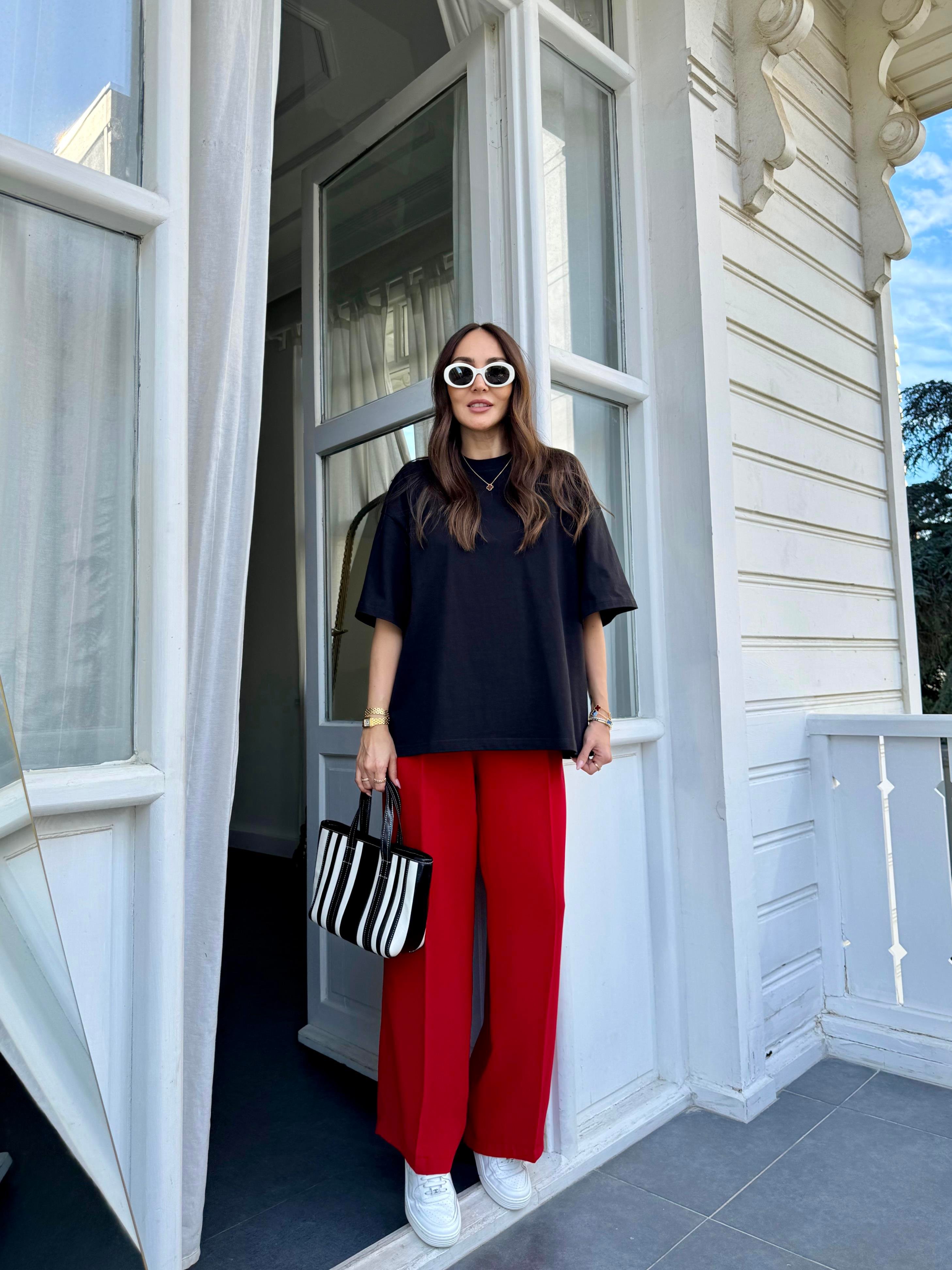 Siyah Oversize Arka Yazılı Tshirt