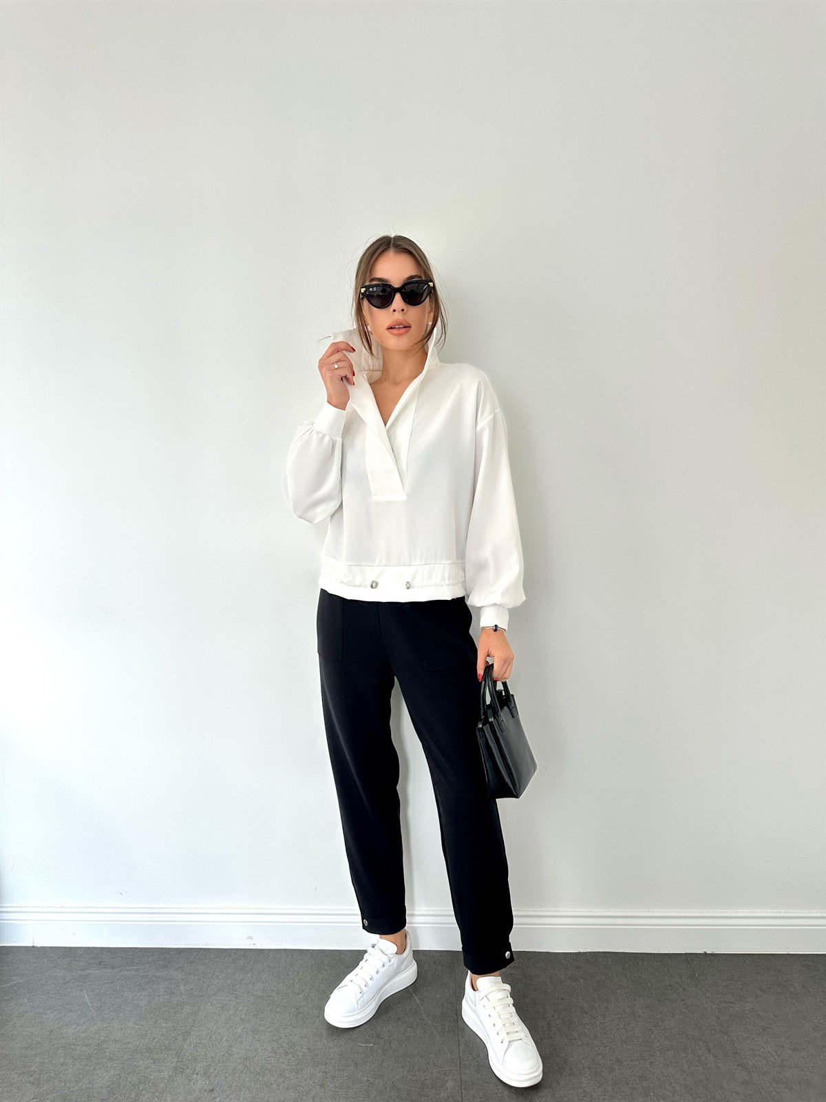 Siyah Paçası Lastikli Eşofman