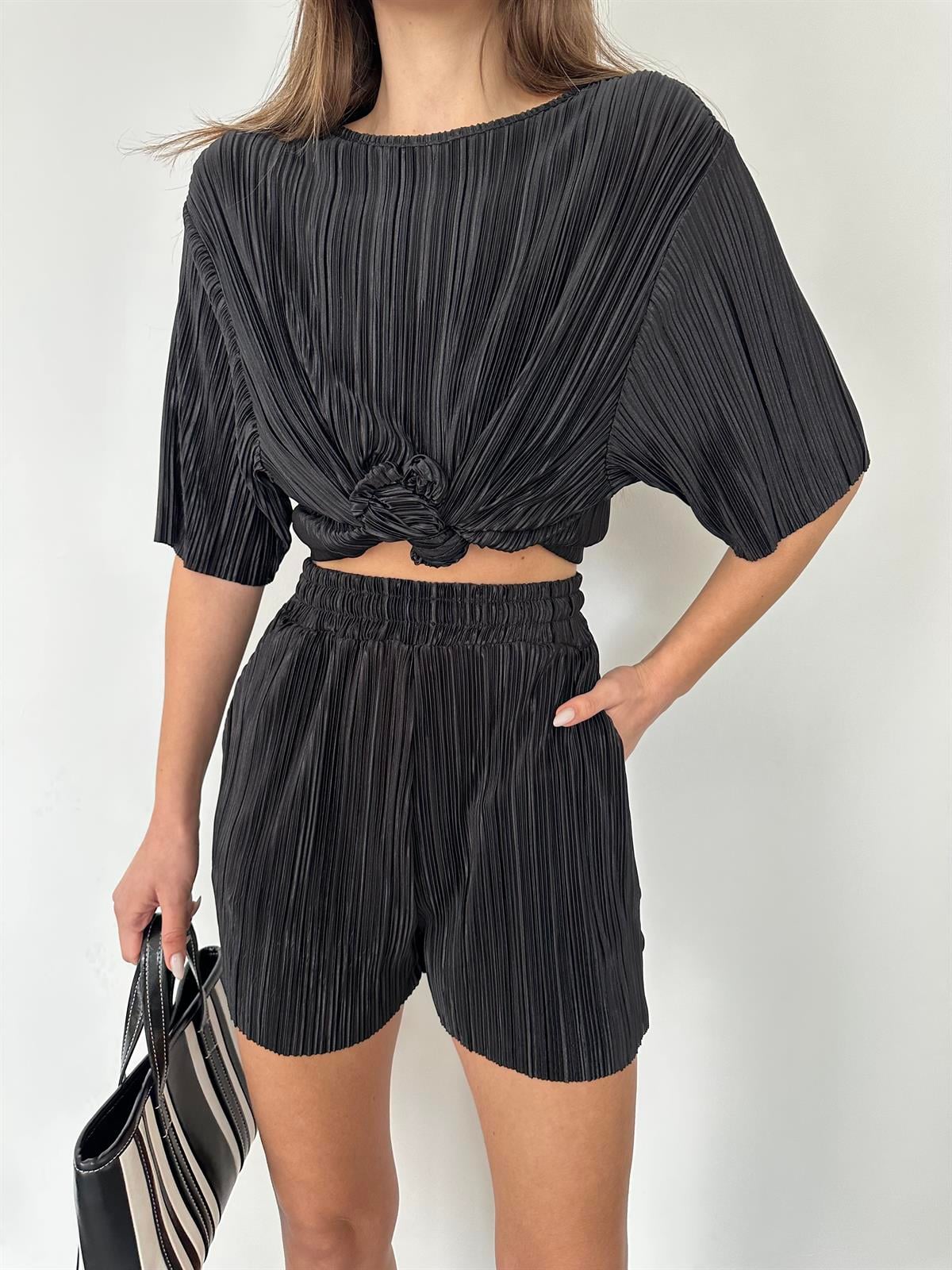 Siyah Pilili Şort Takım