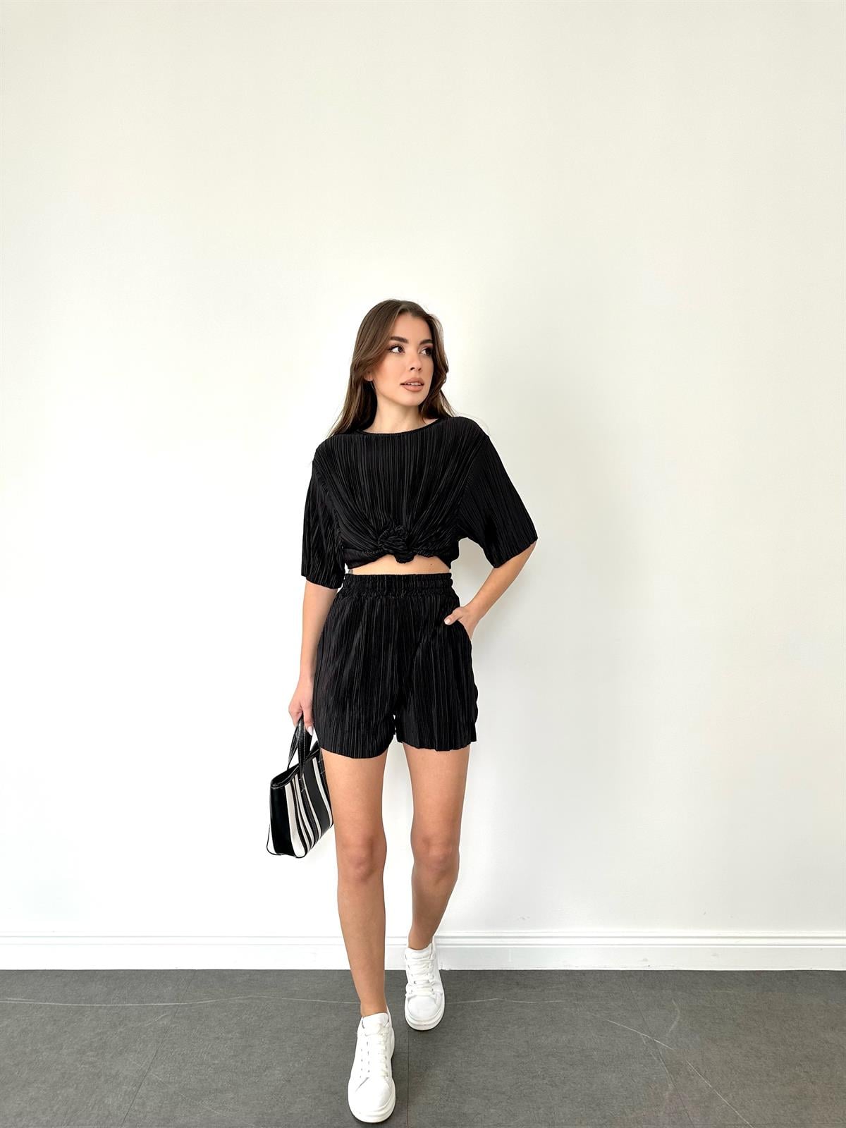 Siyah Pilili Şort Takım