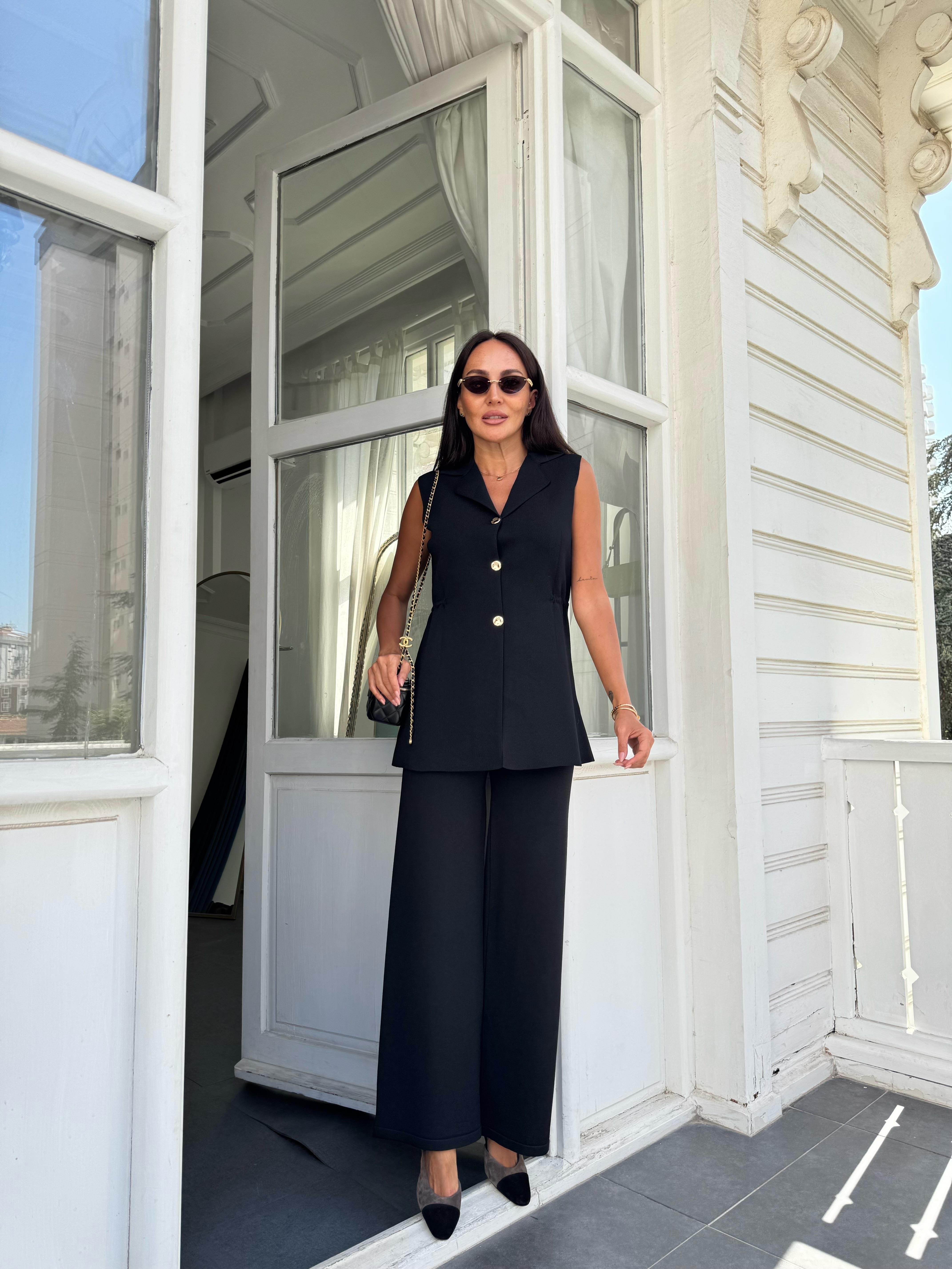 Siyah Premium Gold Düğme Yanları Büzgü Yelek