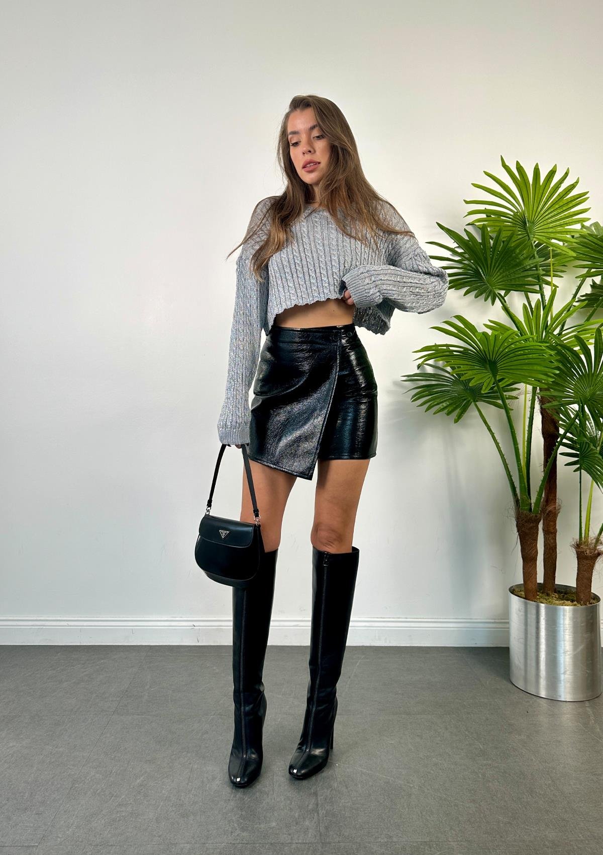 Siyah Rugan Asimetrik Mini Etek