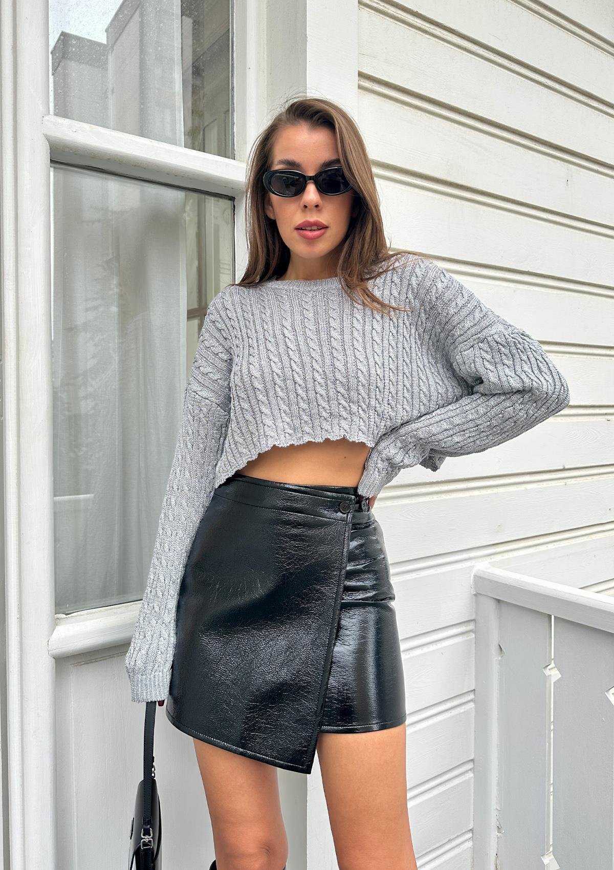 Siyah Rugan Asimetrik Mini Etek