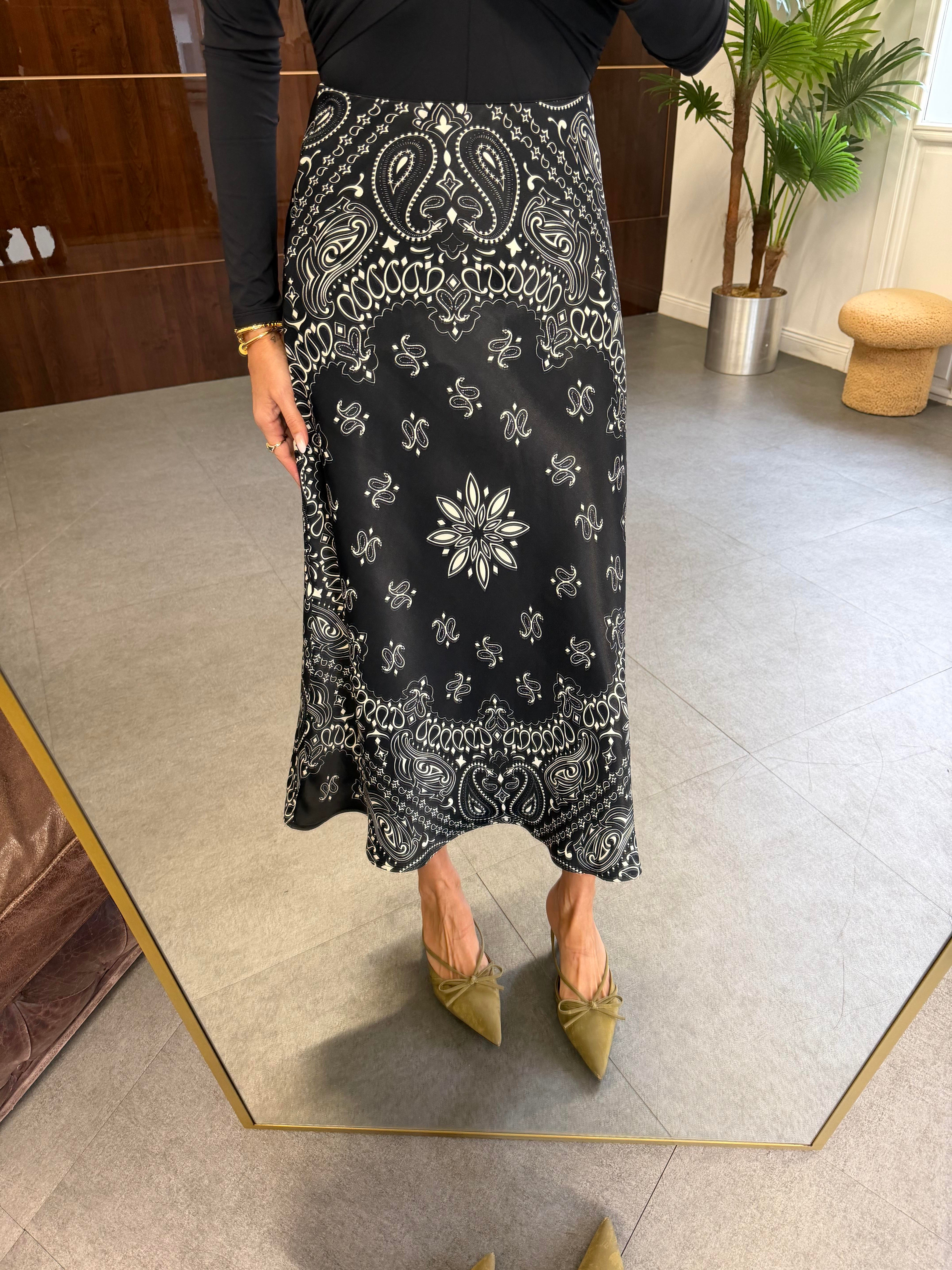 Siyah Şal Desenli Verev Etek