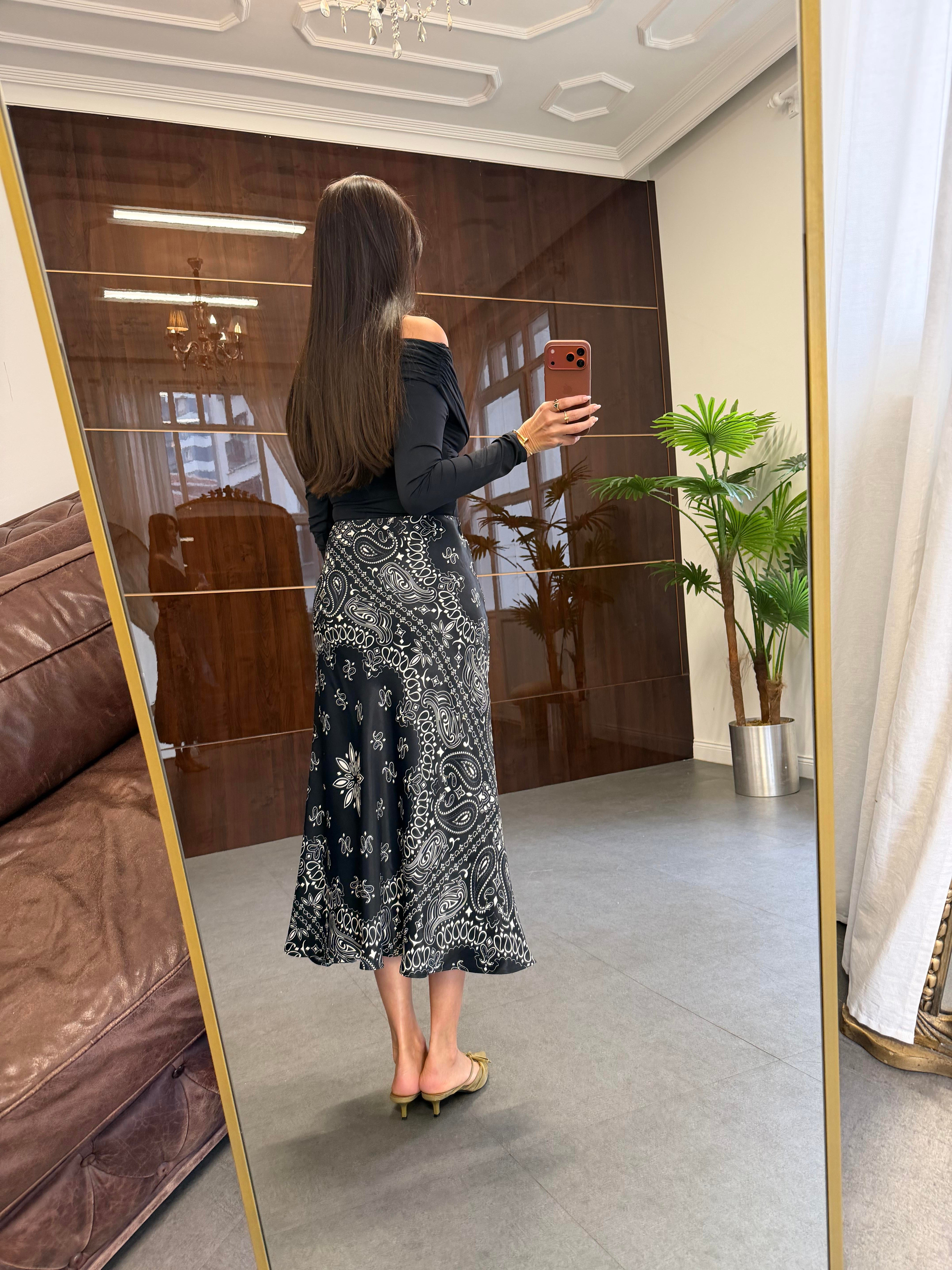 Siyah Şal Desenli Verev Etek