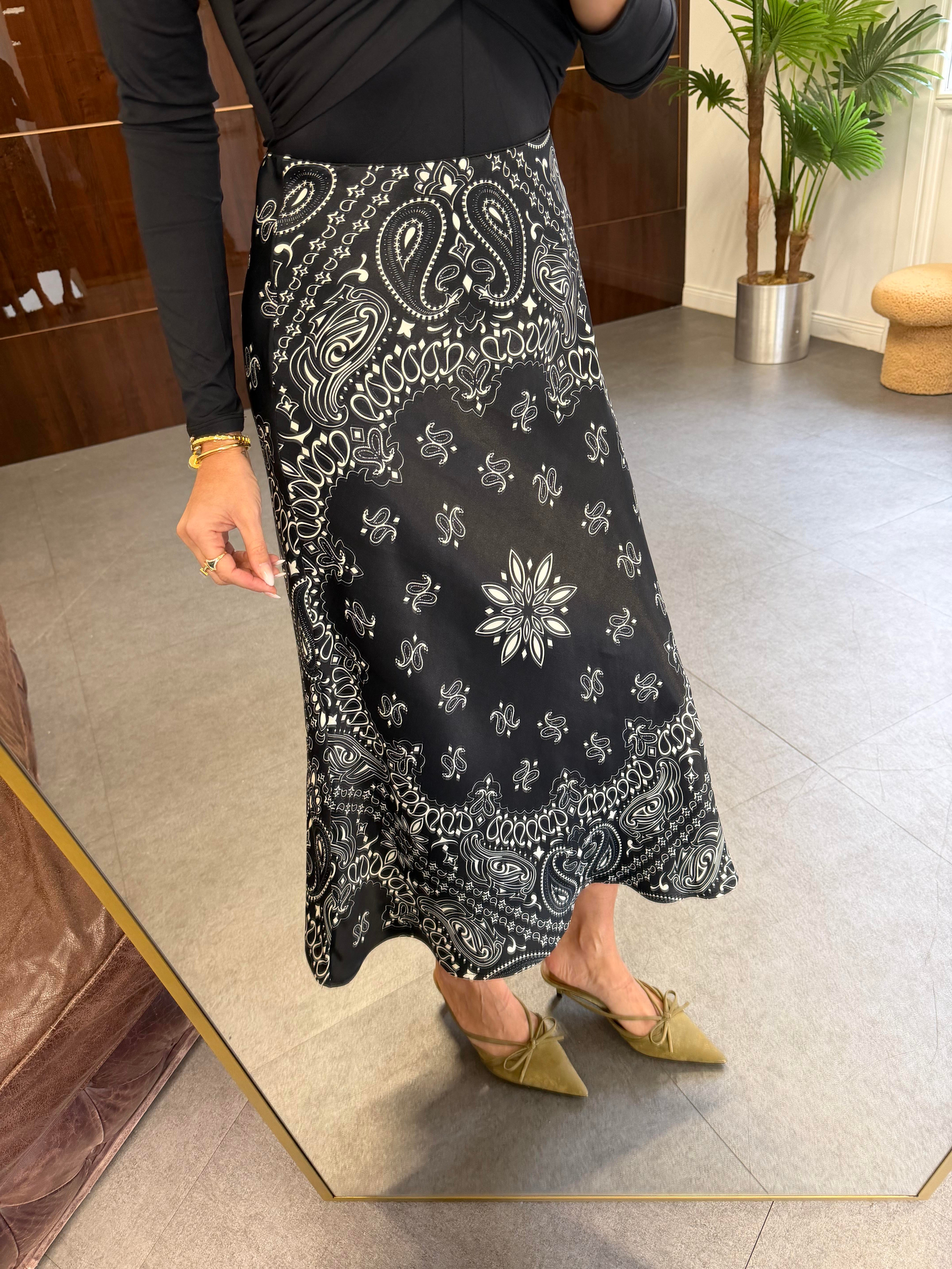 Siyah Şal Desenli Verev Etek