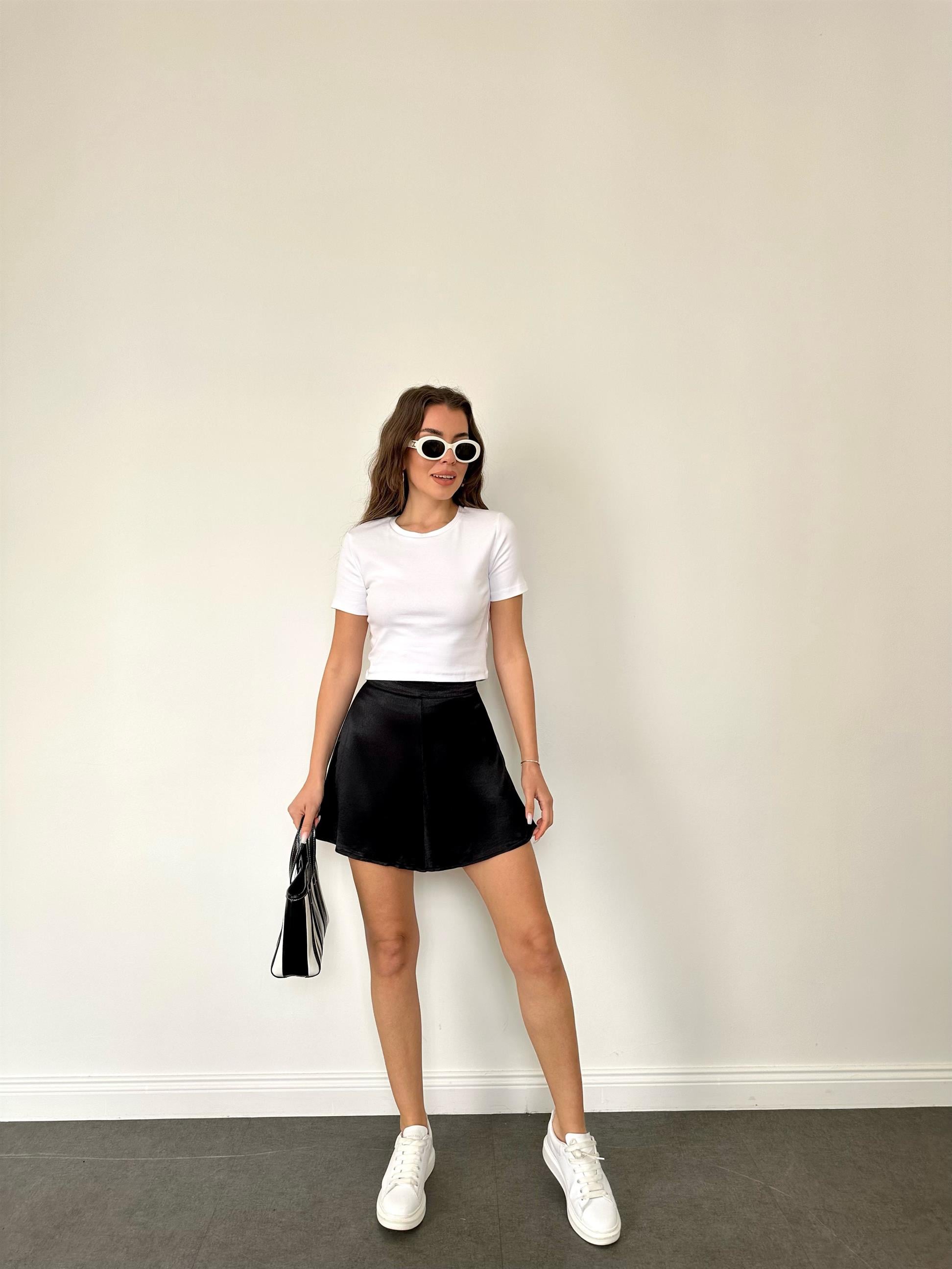 Siyah  Saten Kısa Etek