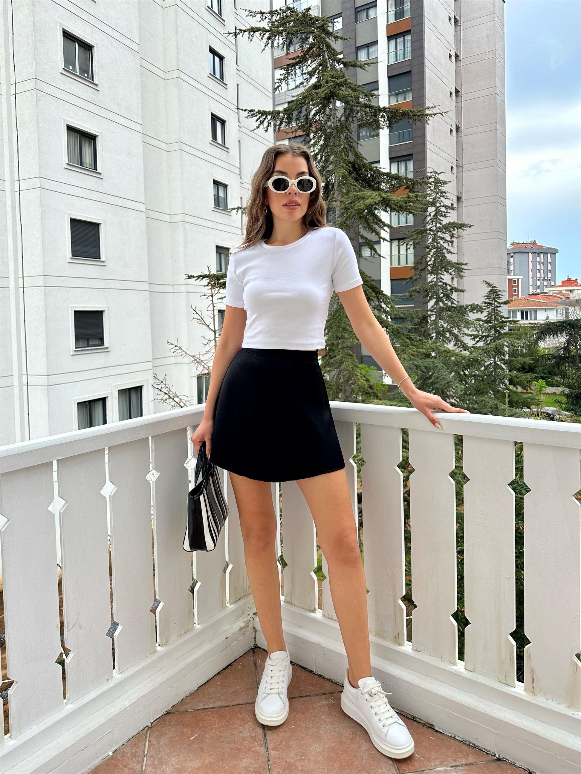 Siyah  Saten Kısa Etek