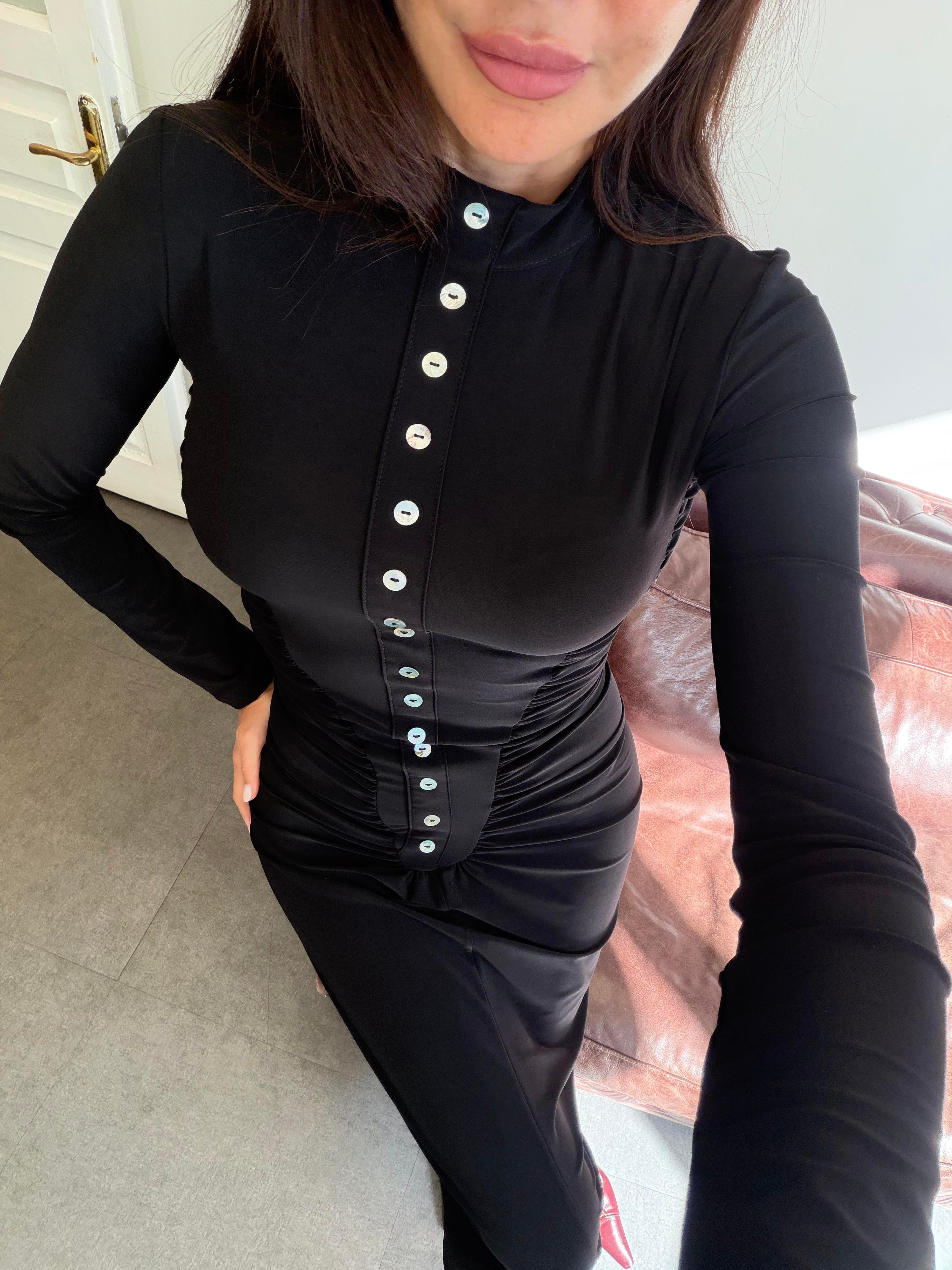 Siyah Sedef Düğmeli Elbise