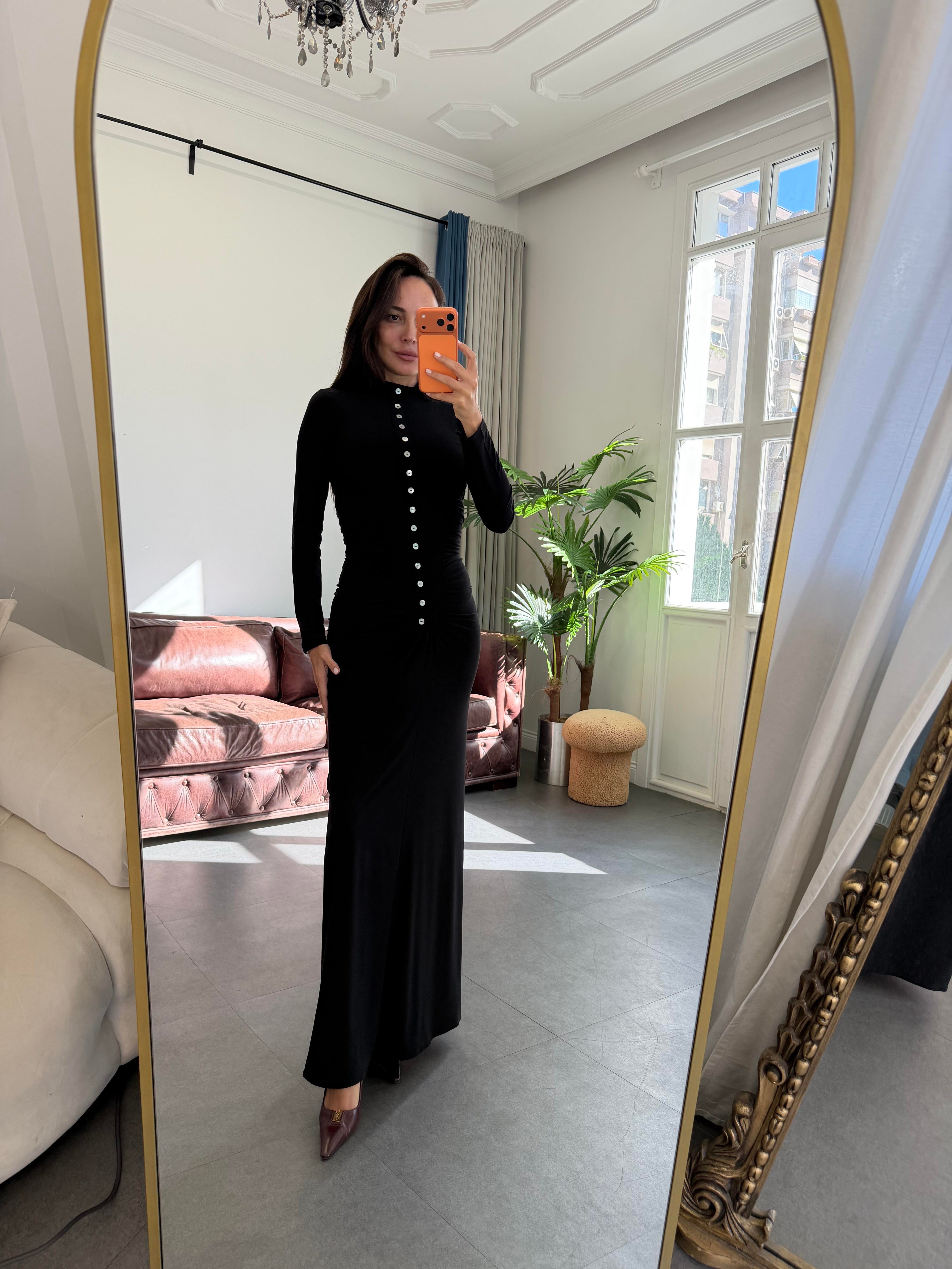 Siyah Sedef Düğmeli Elbise