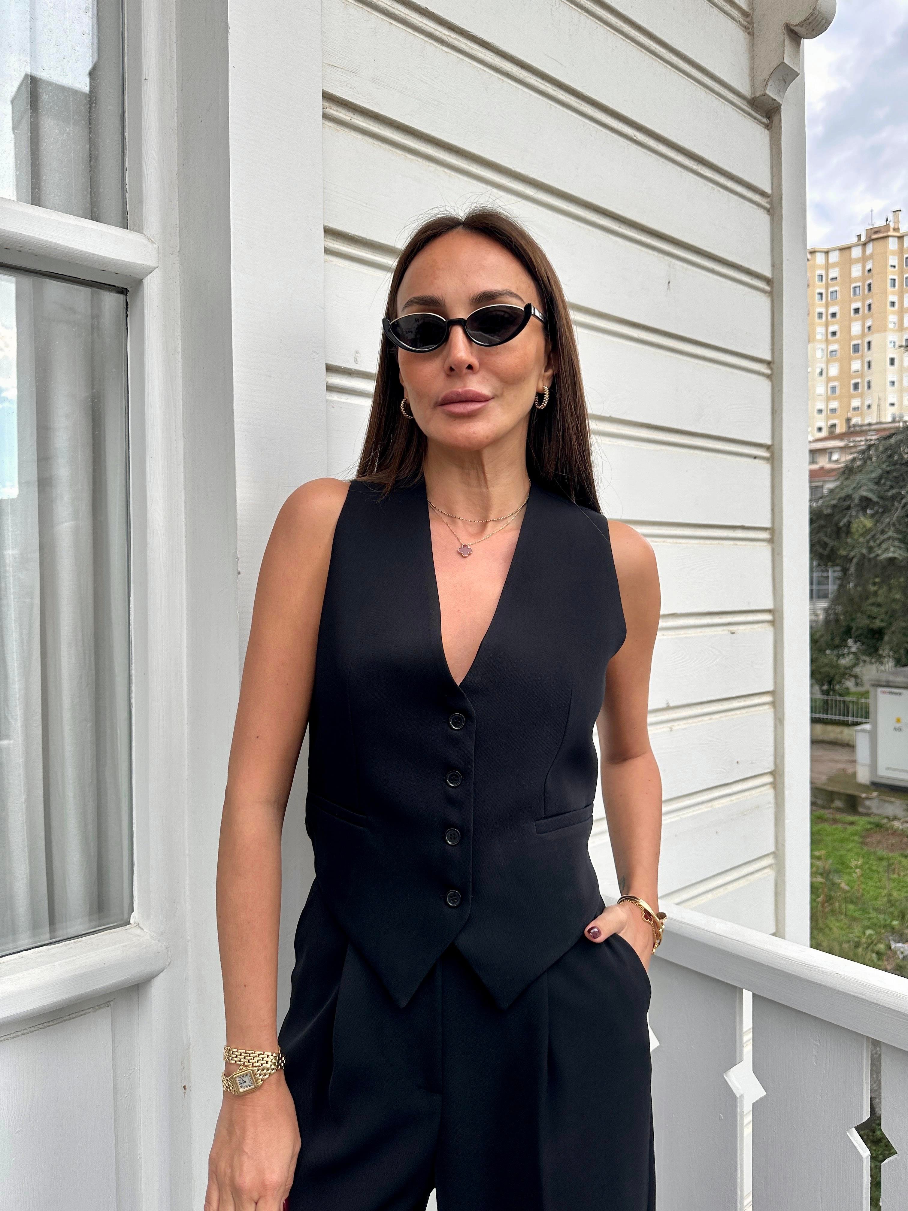 Siyah Sırt Tasarımlı Blazer Düğmeli Yelek