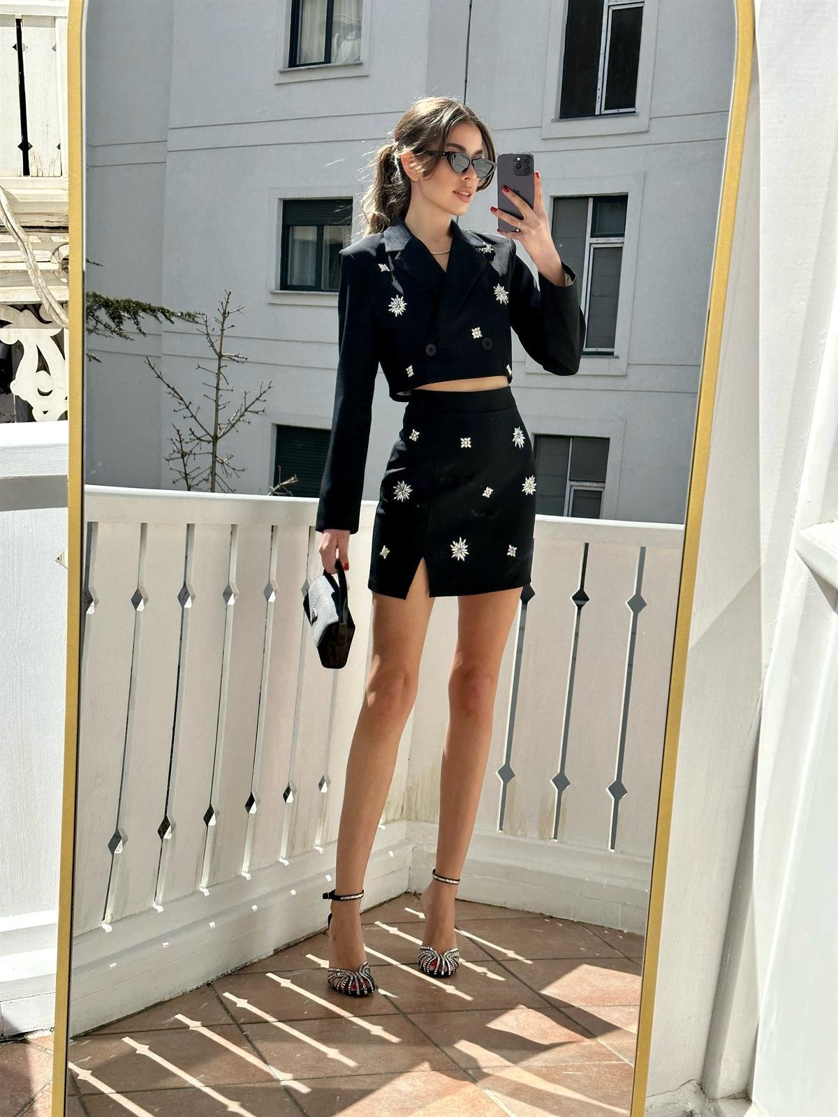 Siyah Taş Detaylı Crop Ceket