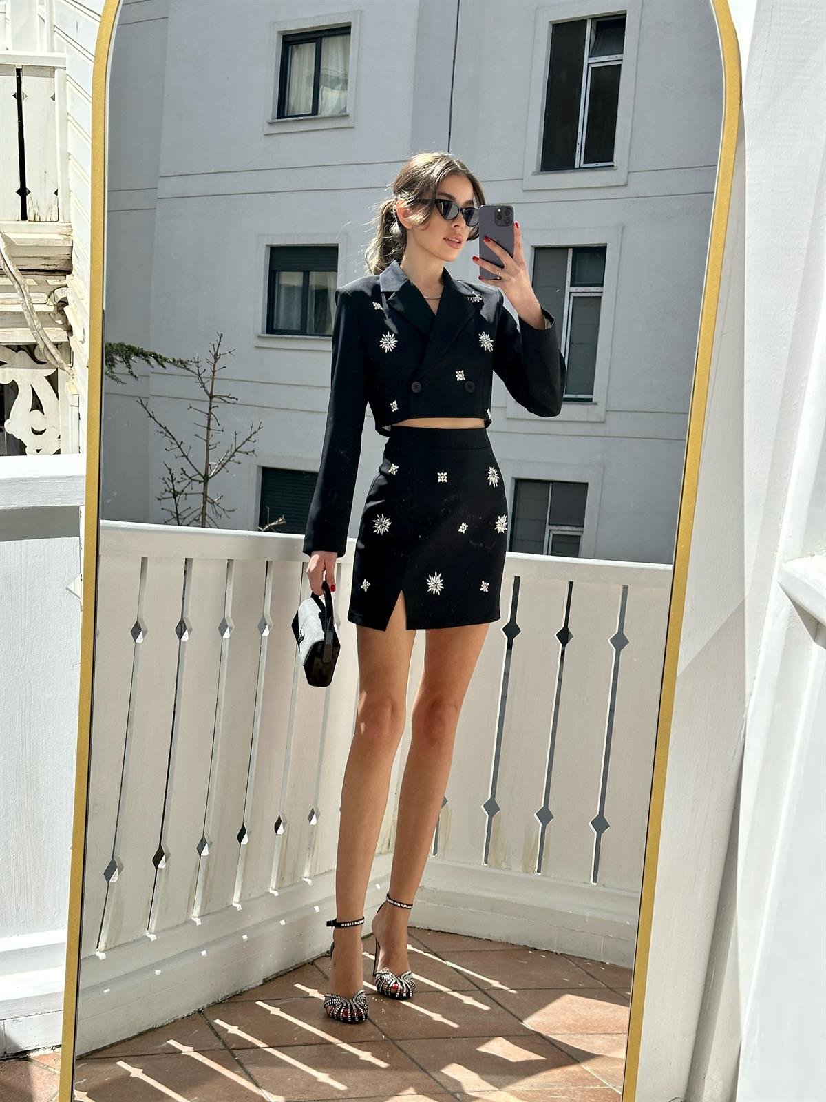 Siyah Taş Detaylı Crop Ceket