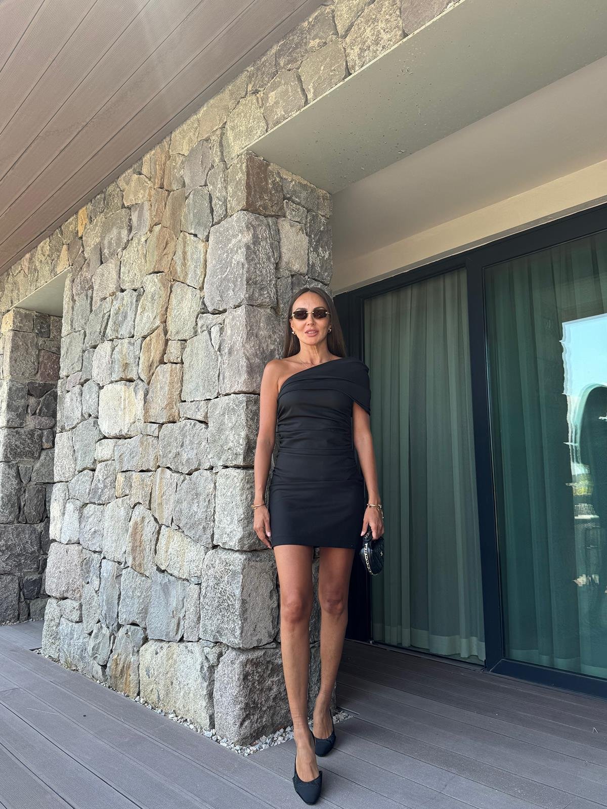 Siyah Tek Omuz Drape Kısa Elbise