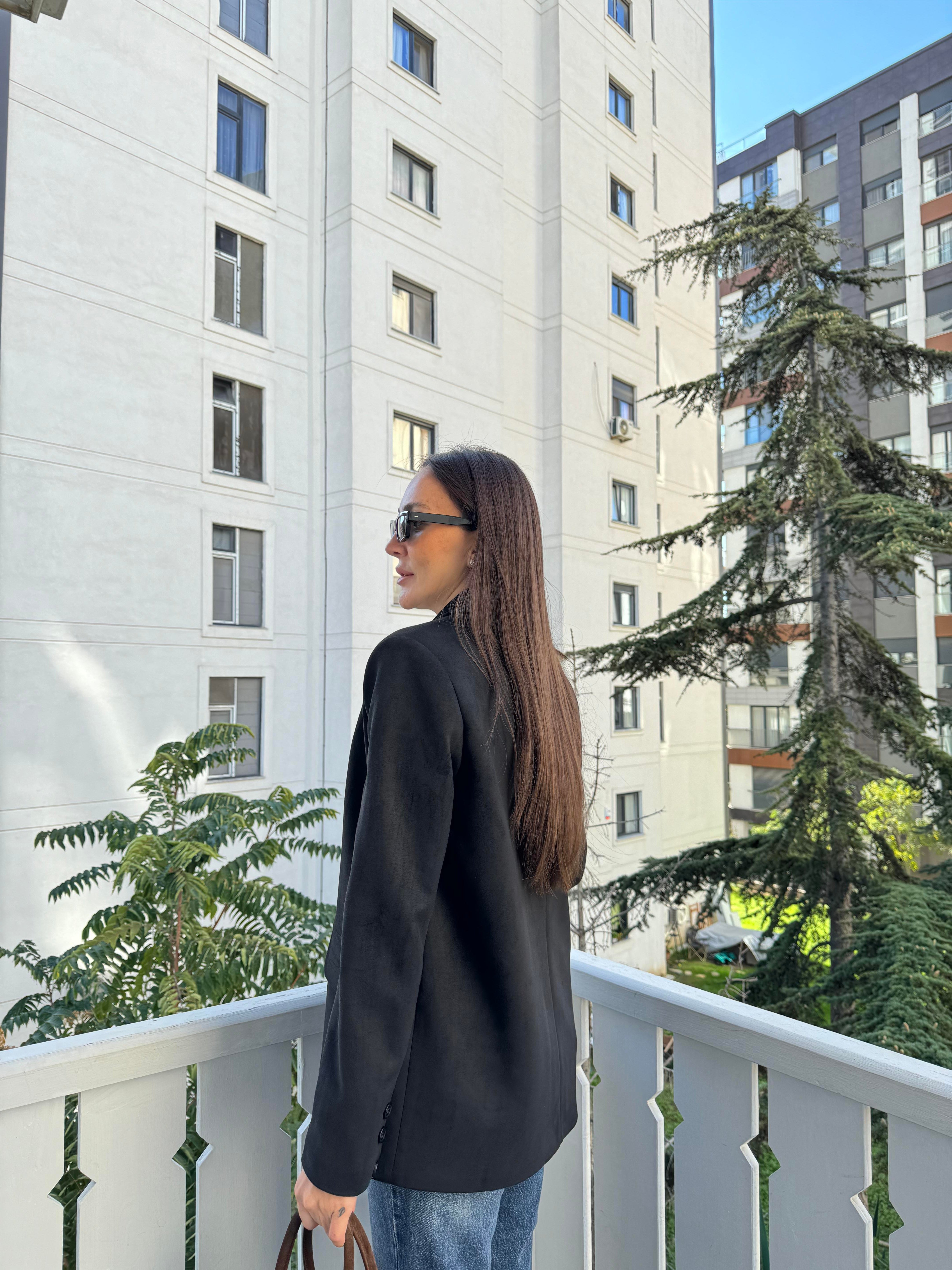 Siyah Üç Düğmeli Blazer Ceket