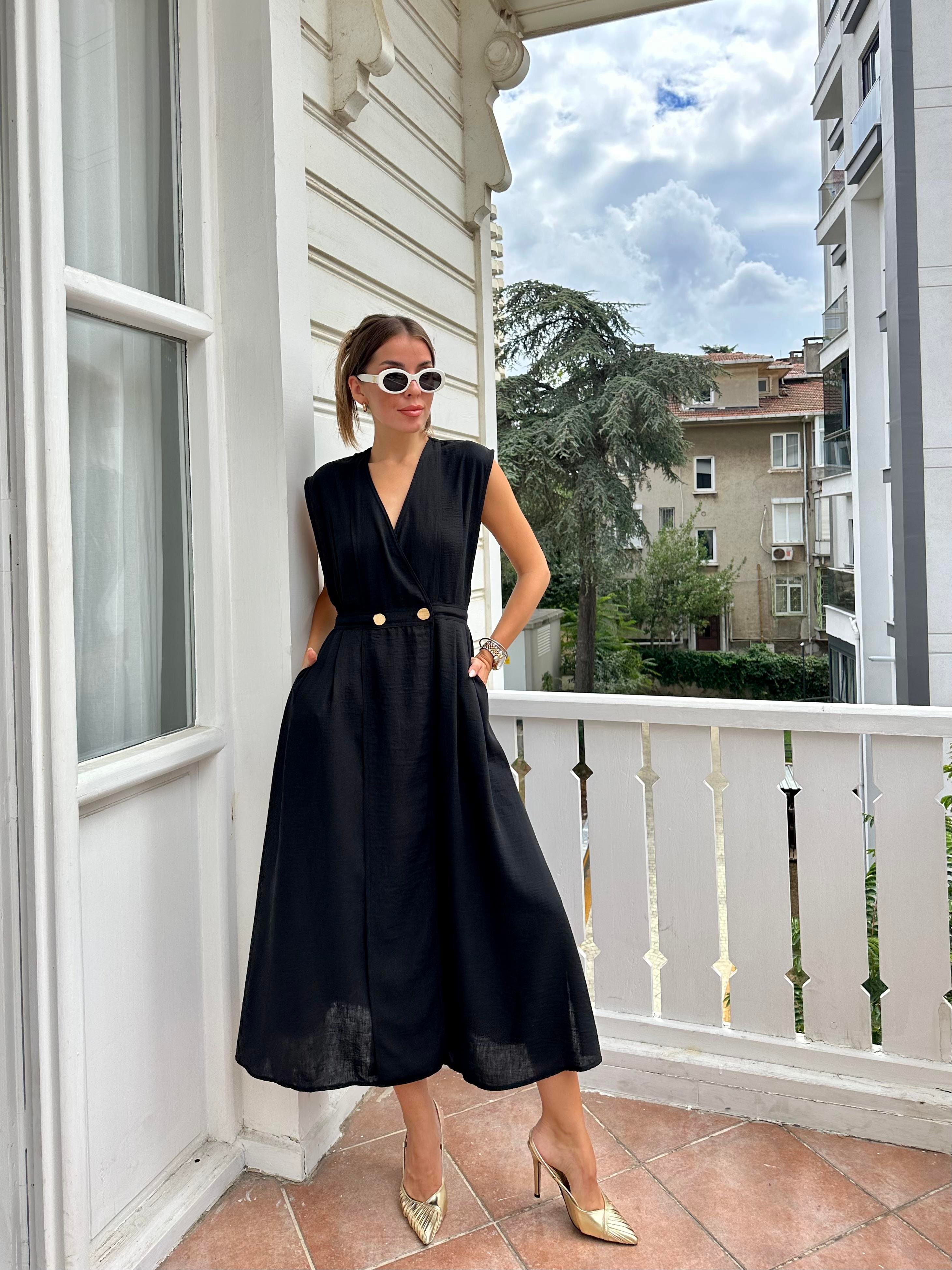 Siyah  V Yaka Altın Düğmeli Kadın Elbise