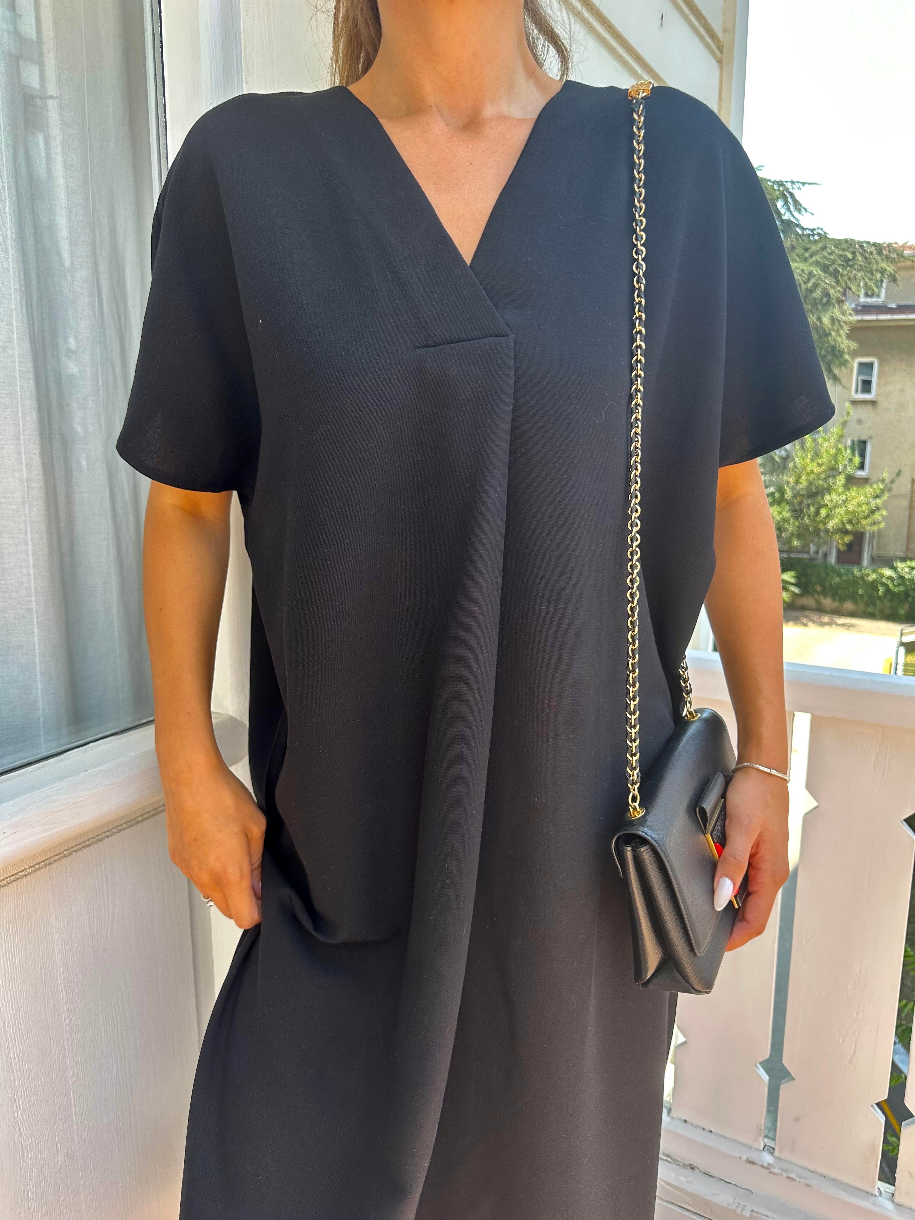 Siyah V Yaka Basic Elbise