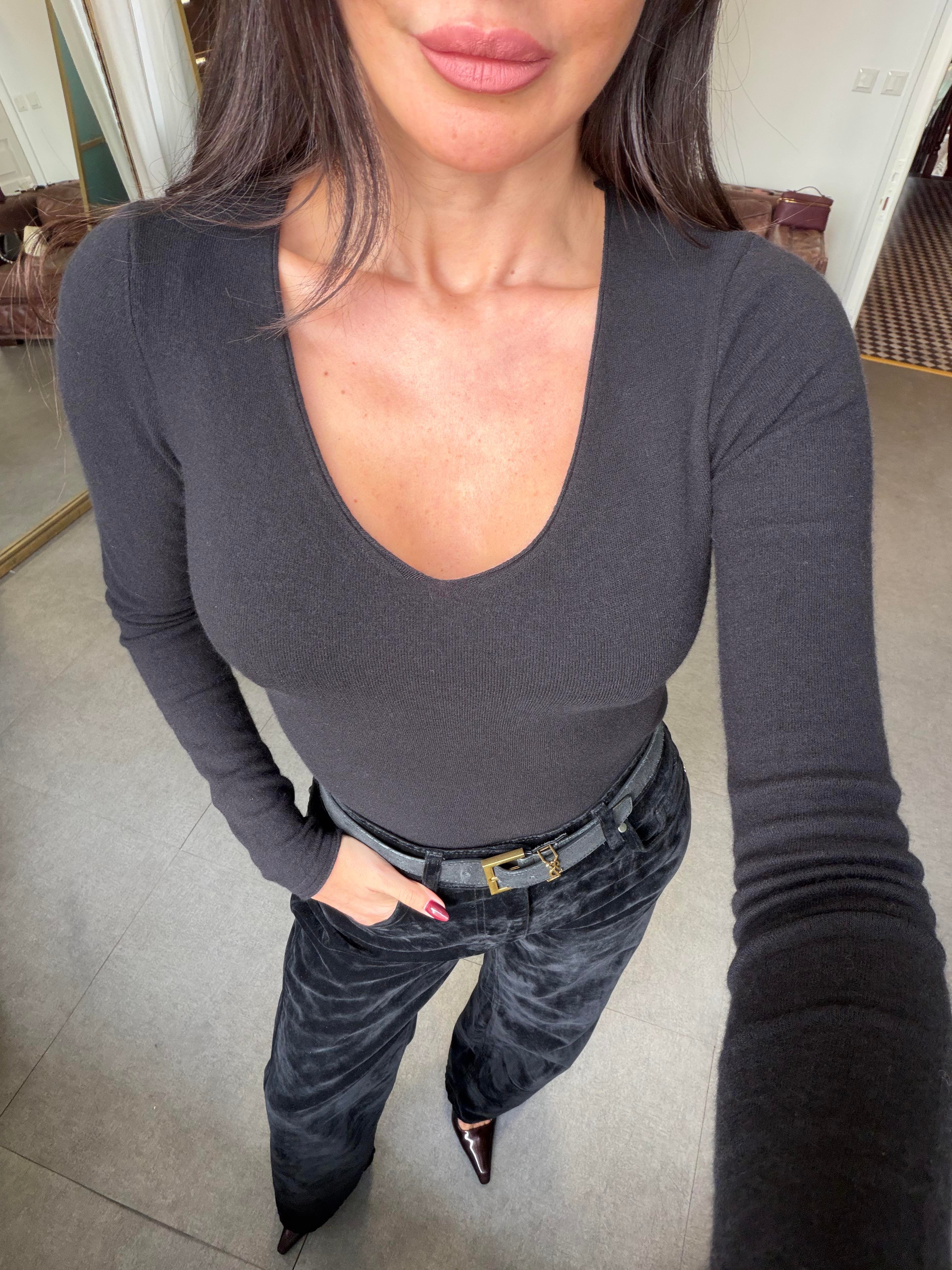 Siyah V Yaka Kaşmirli Ultra Hafif Triko Kazak