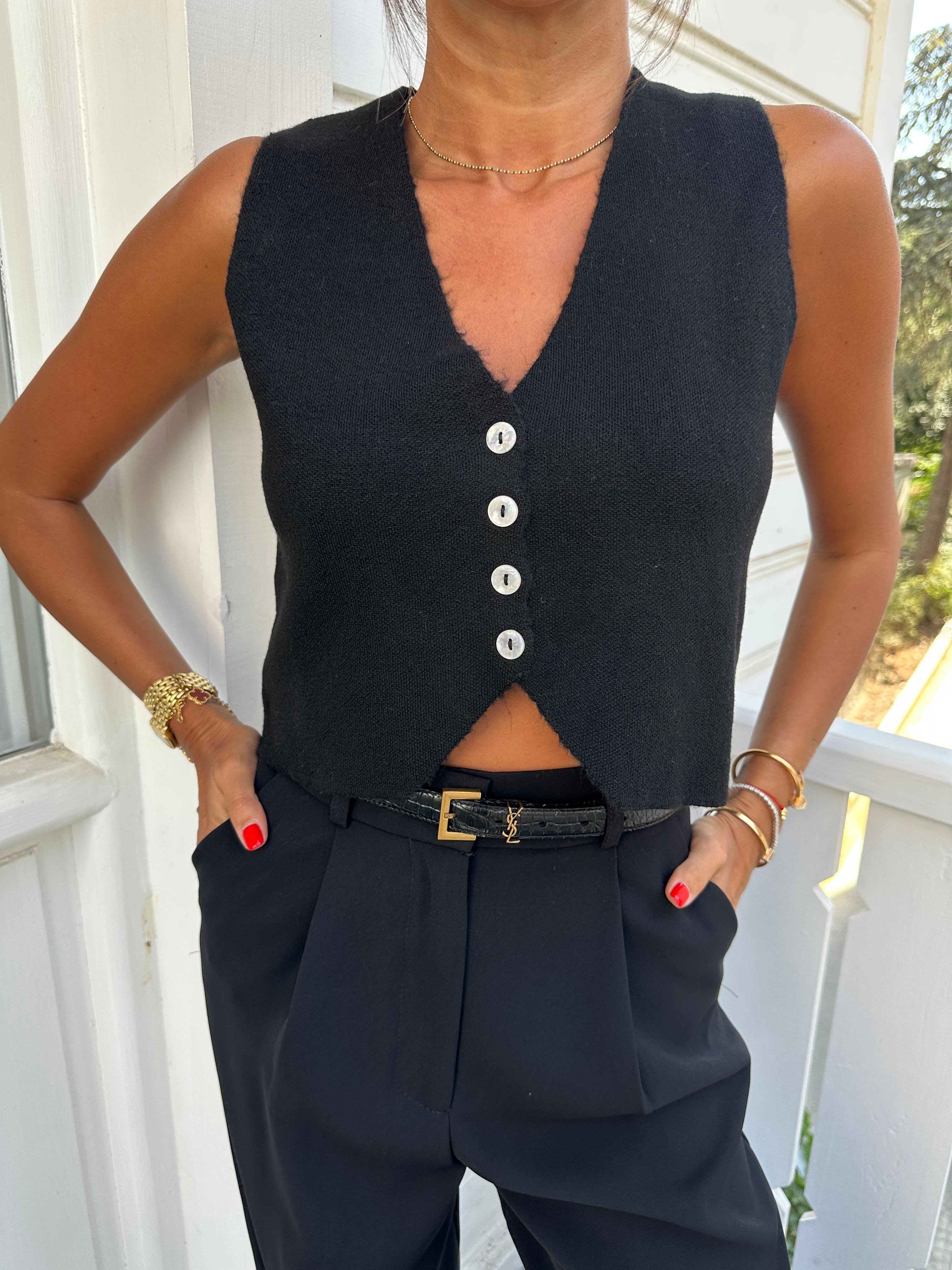 Siyah V Yaka Sedef Düğmeli Yelek