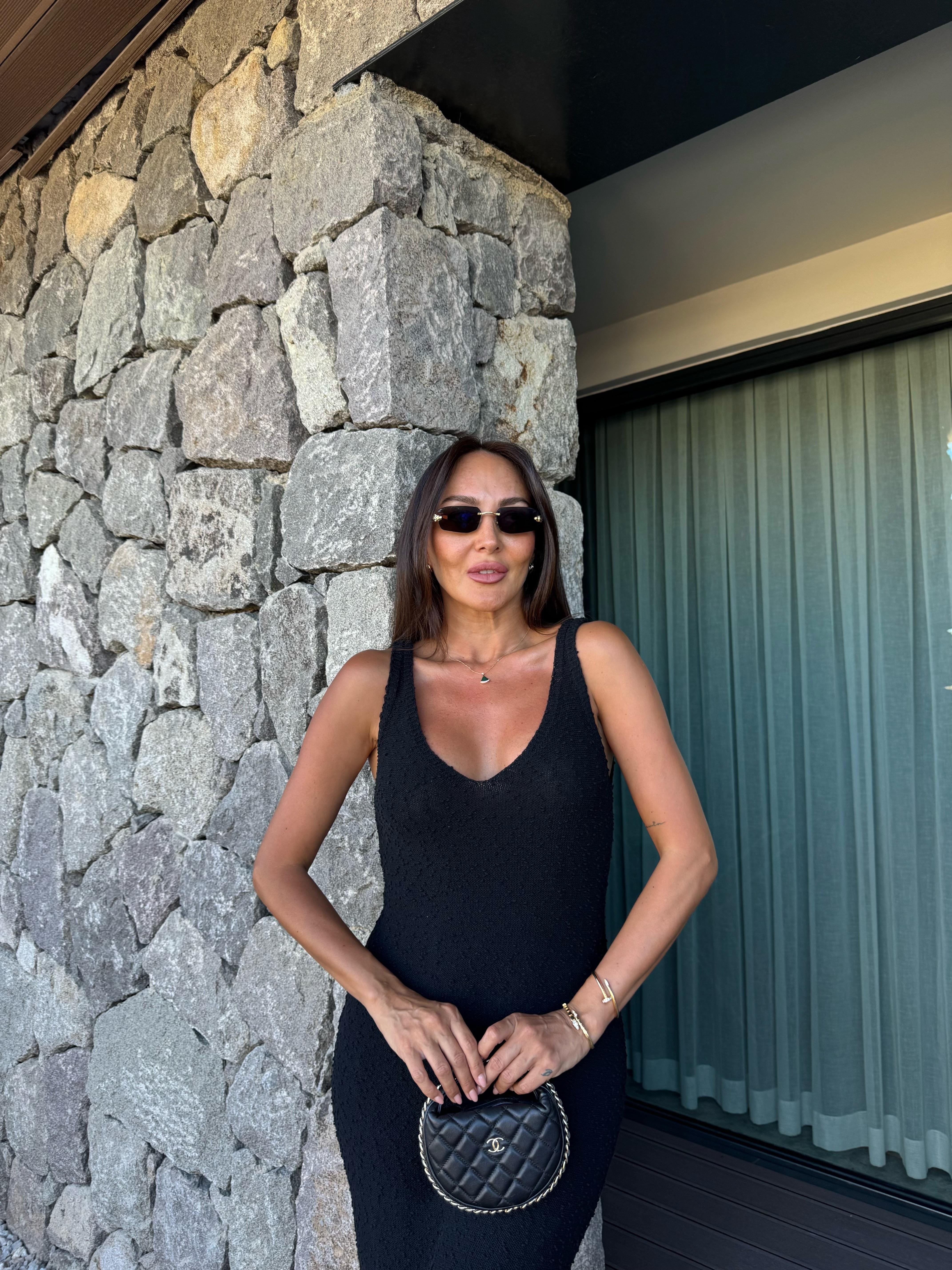 Siyah V Yaka Uzun Örme Elbise