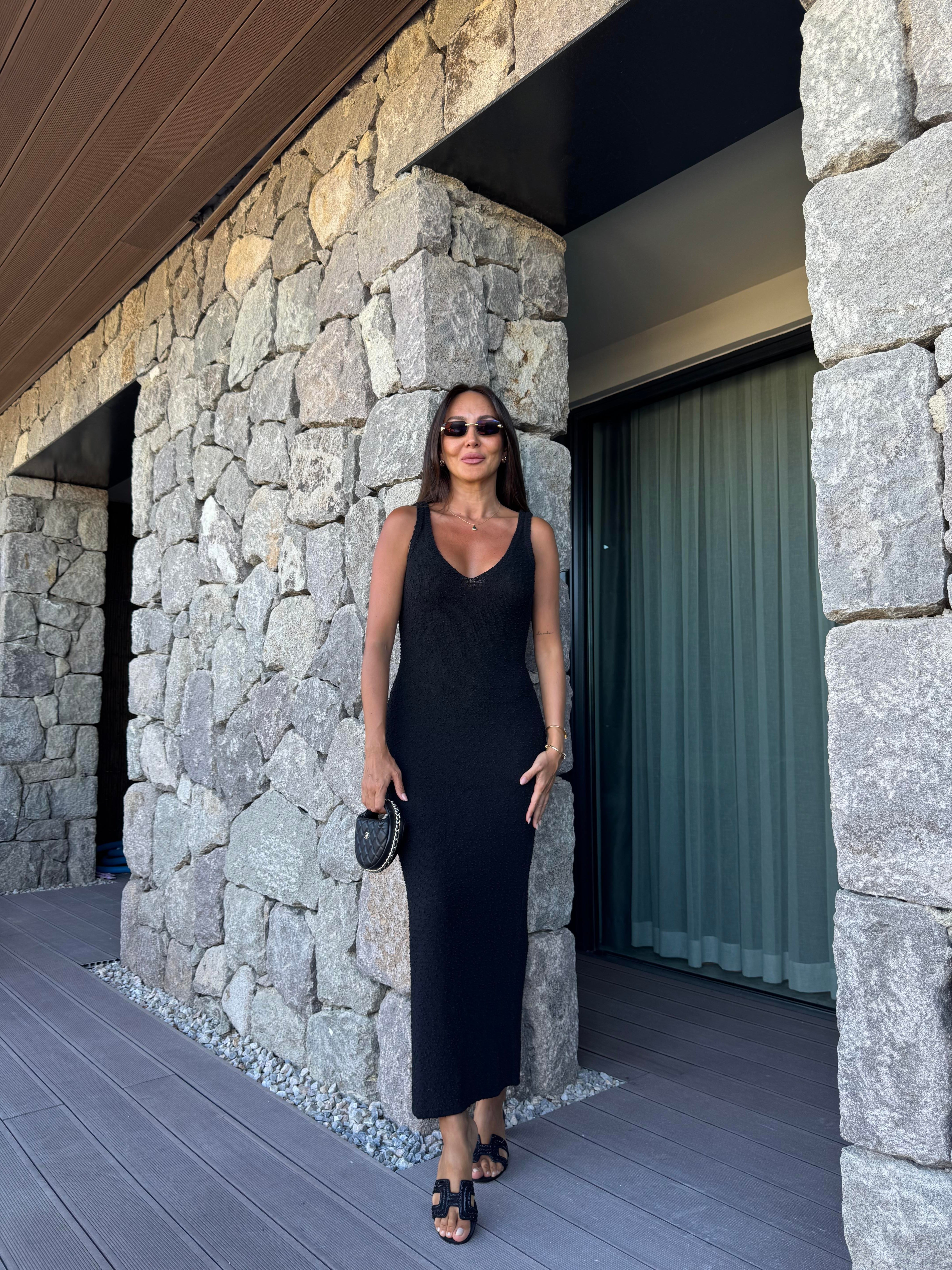 Siyah V Yaka Uzun Örme Elbise