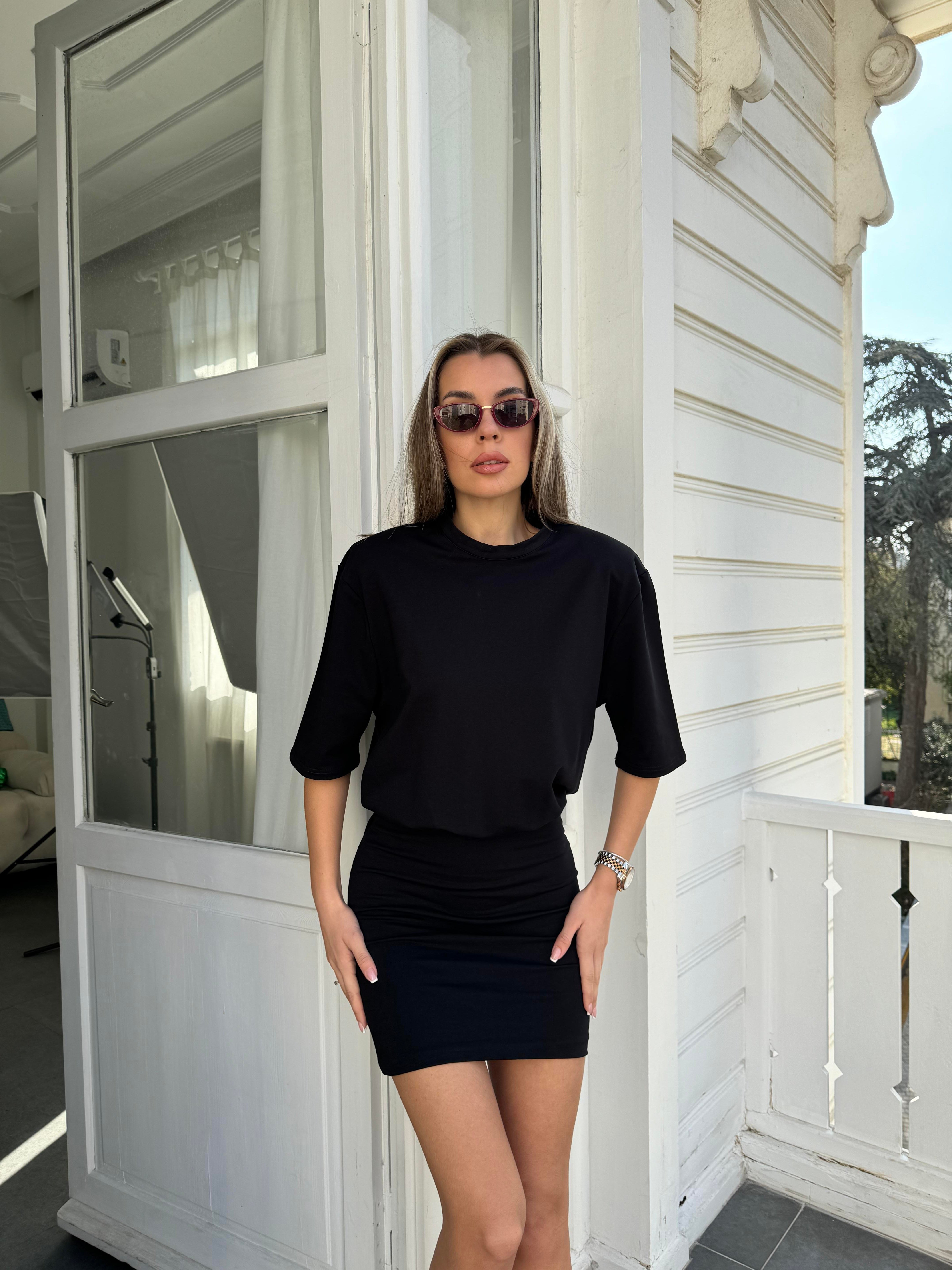 Siyah Vatkalı Elbise