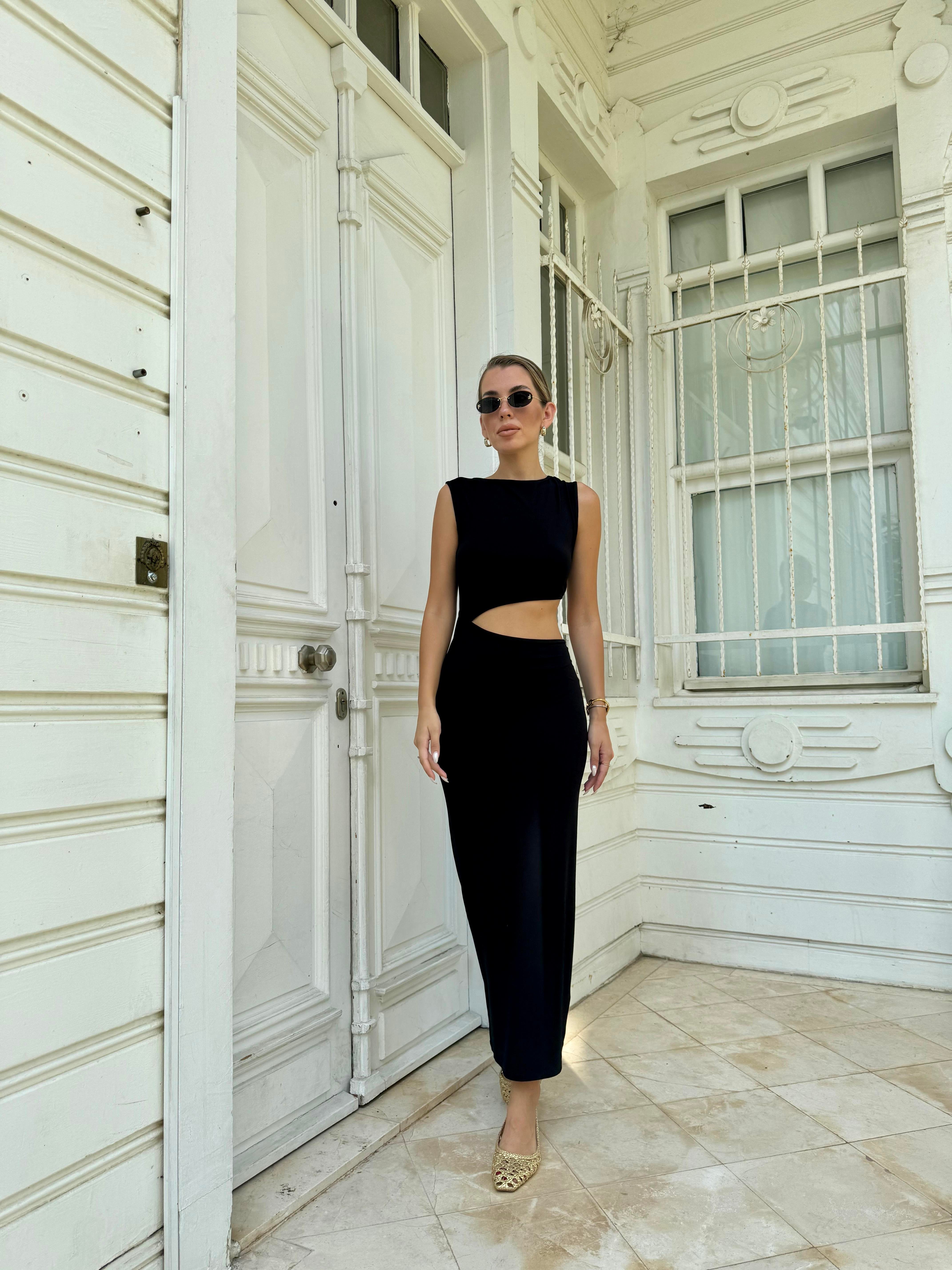 Siyah Yan Dekolteli Uzun Elbise