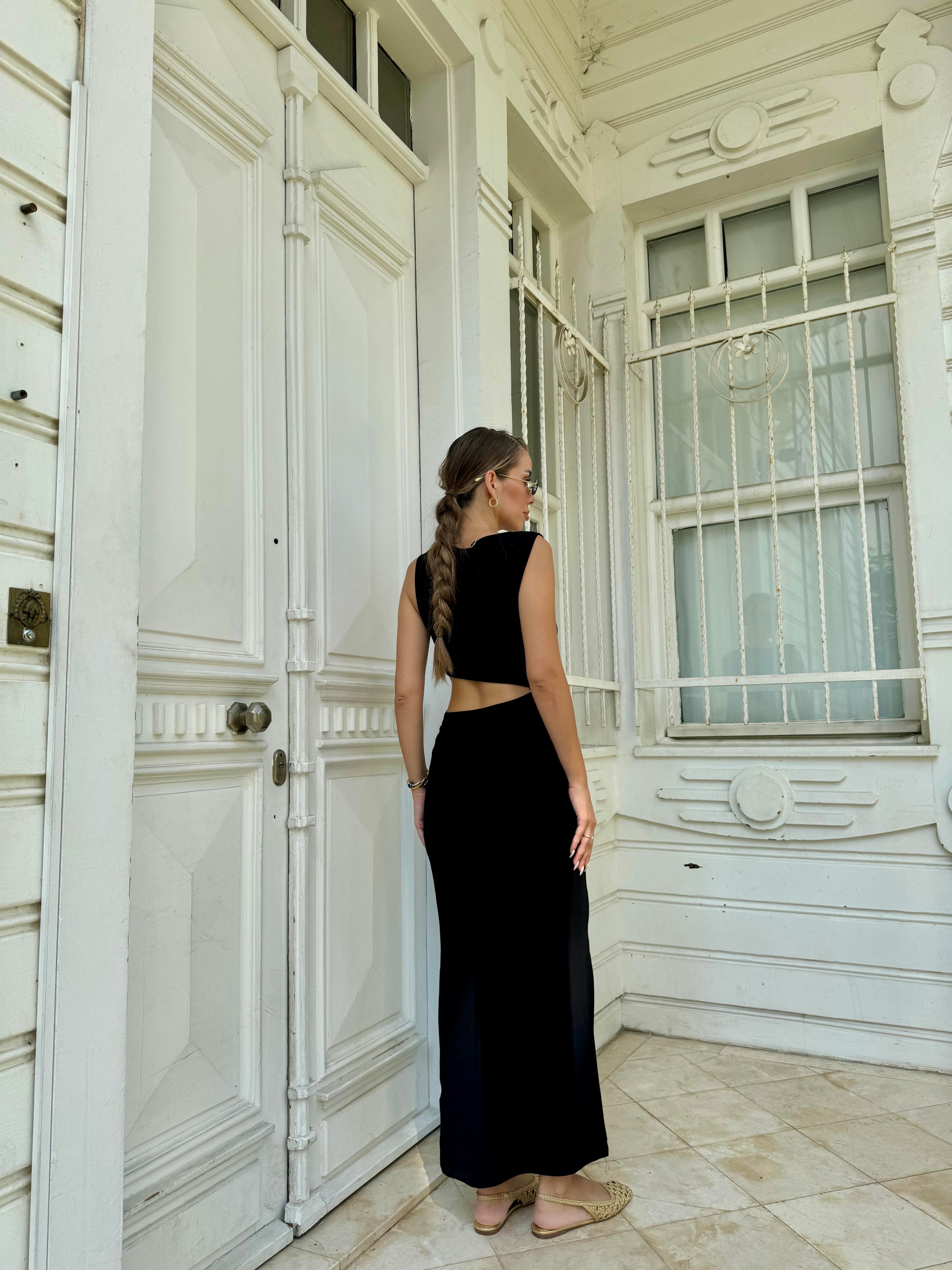 Siyah Yan Dekolteli Uzun Elbise