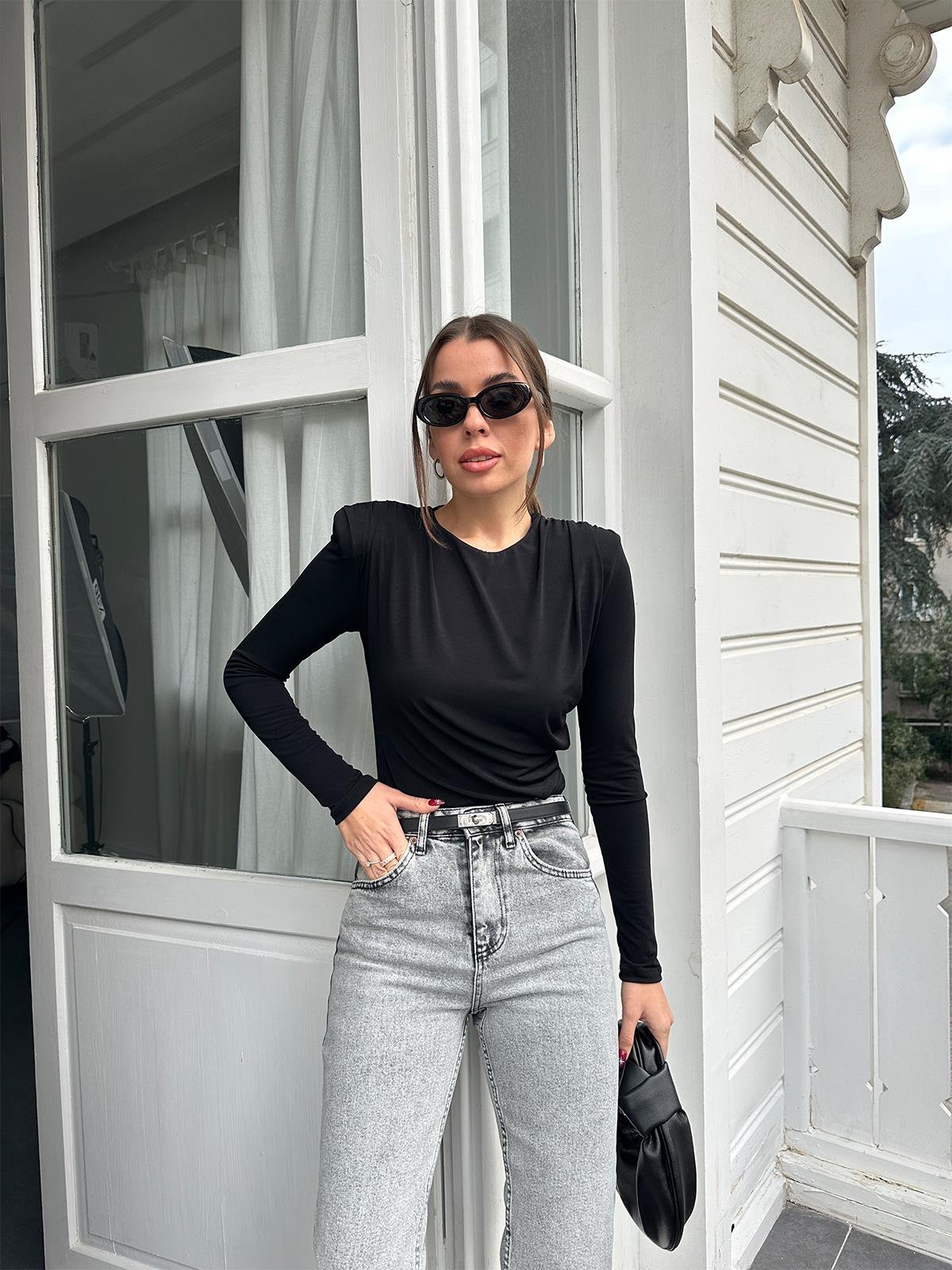 Siyah Yandan Drapeli Bodysuit