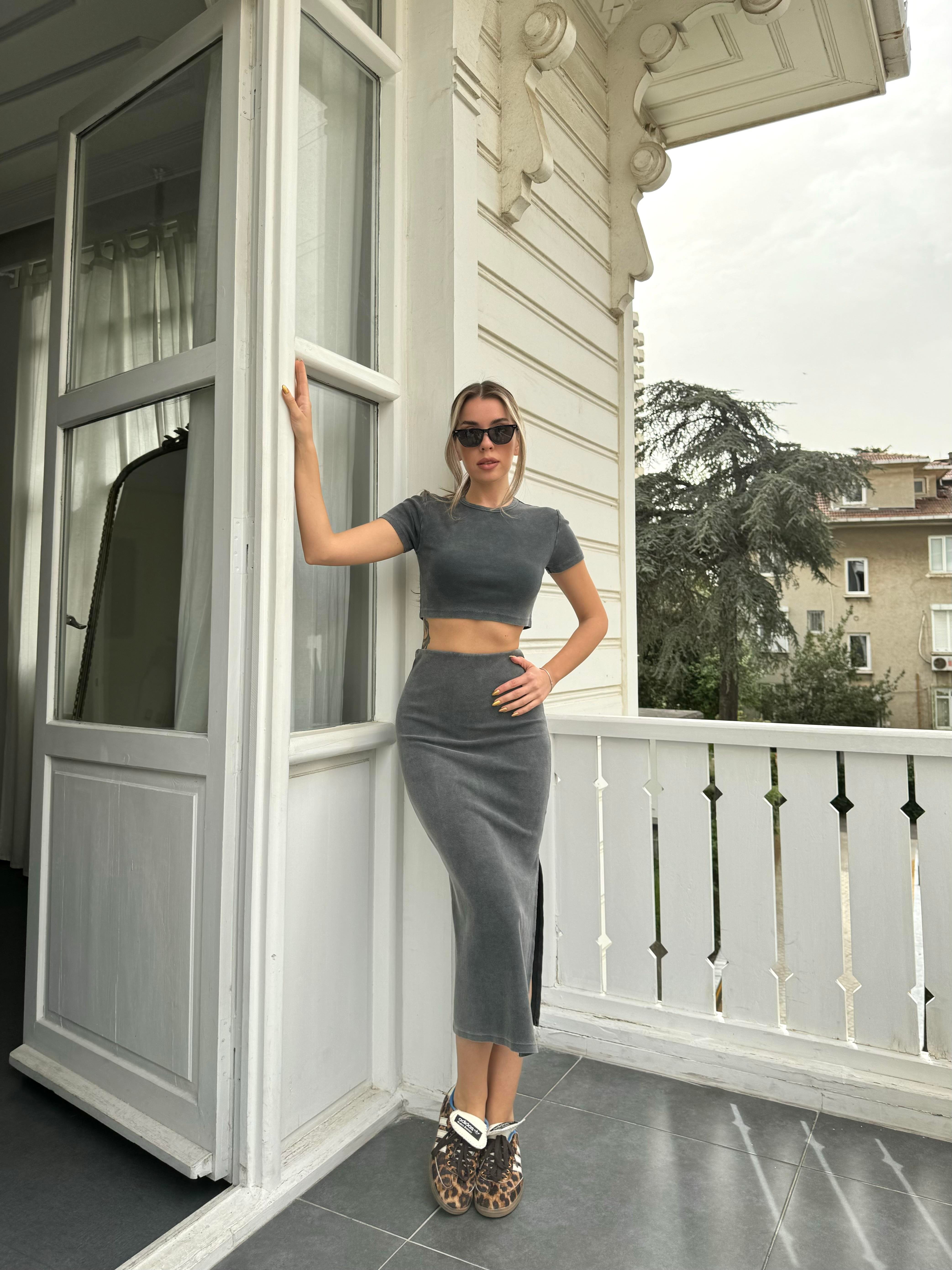 Siyah Yıkamalı Crop