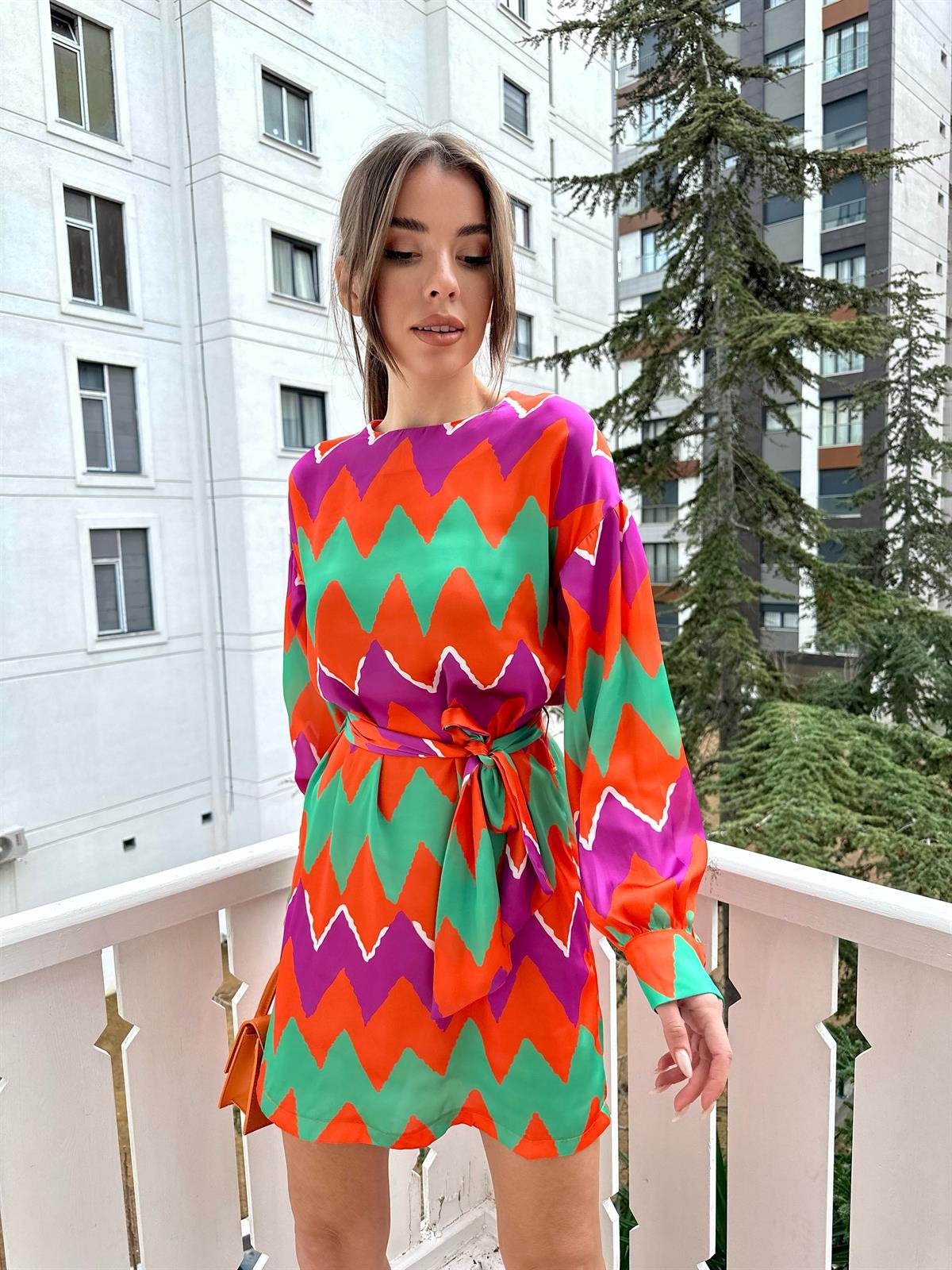 Turuncu  Kemerli Zigzag Saten Elbise