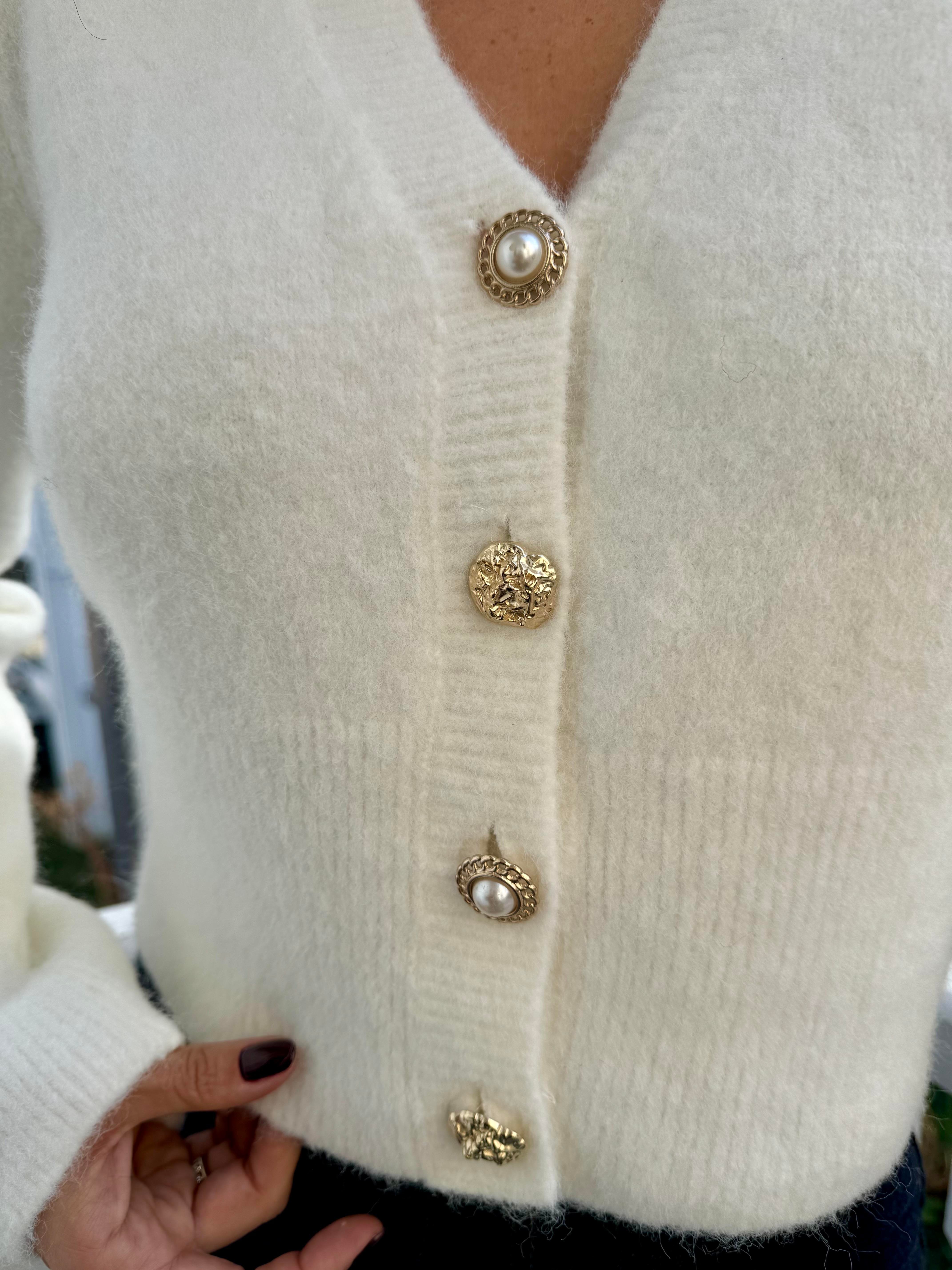 V YAKA DÜĞMELİ TRİKO HIRKA