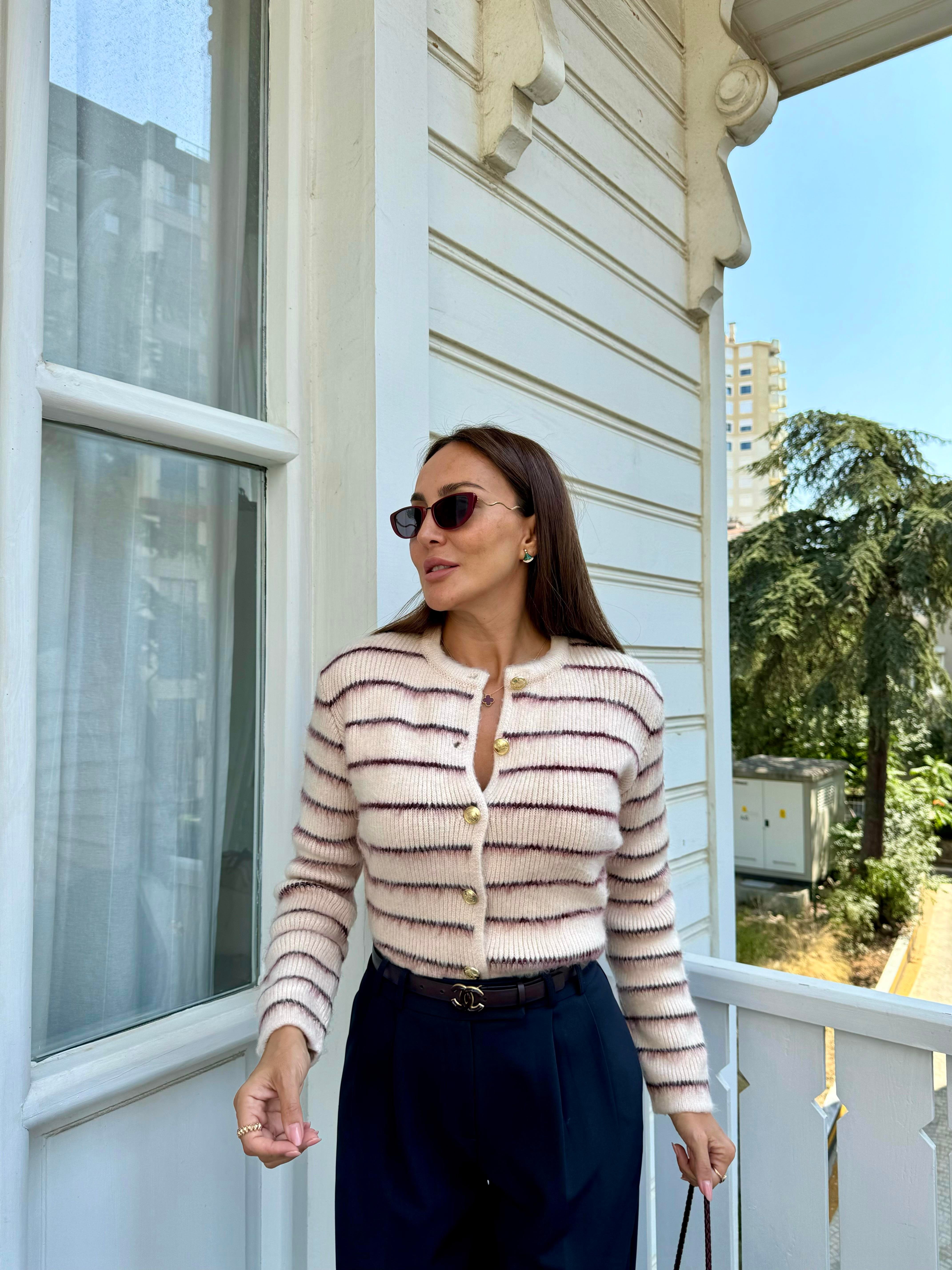 Vanilya Şardonlu İnce Çizgili Hırka