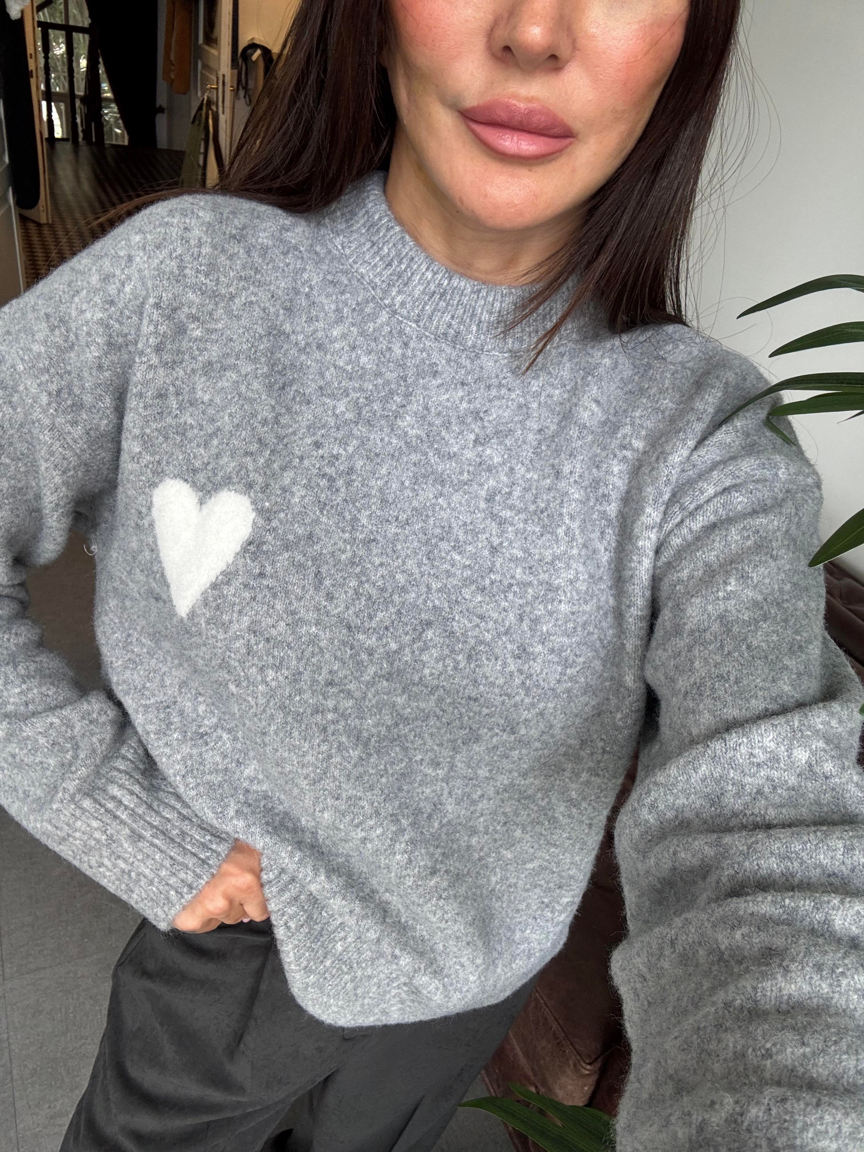 Yumuşak Dokulu Kalpli Triko Kazak