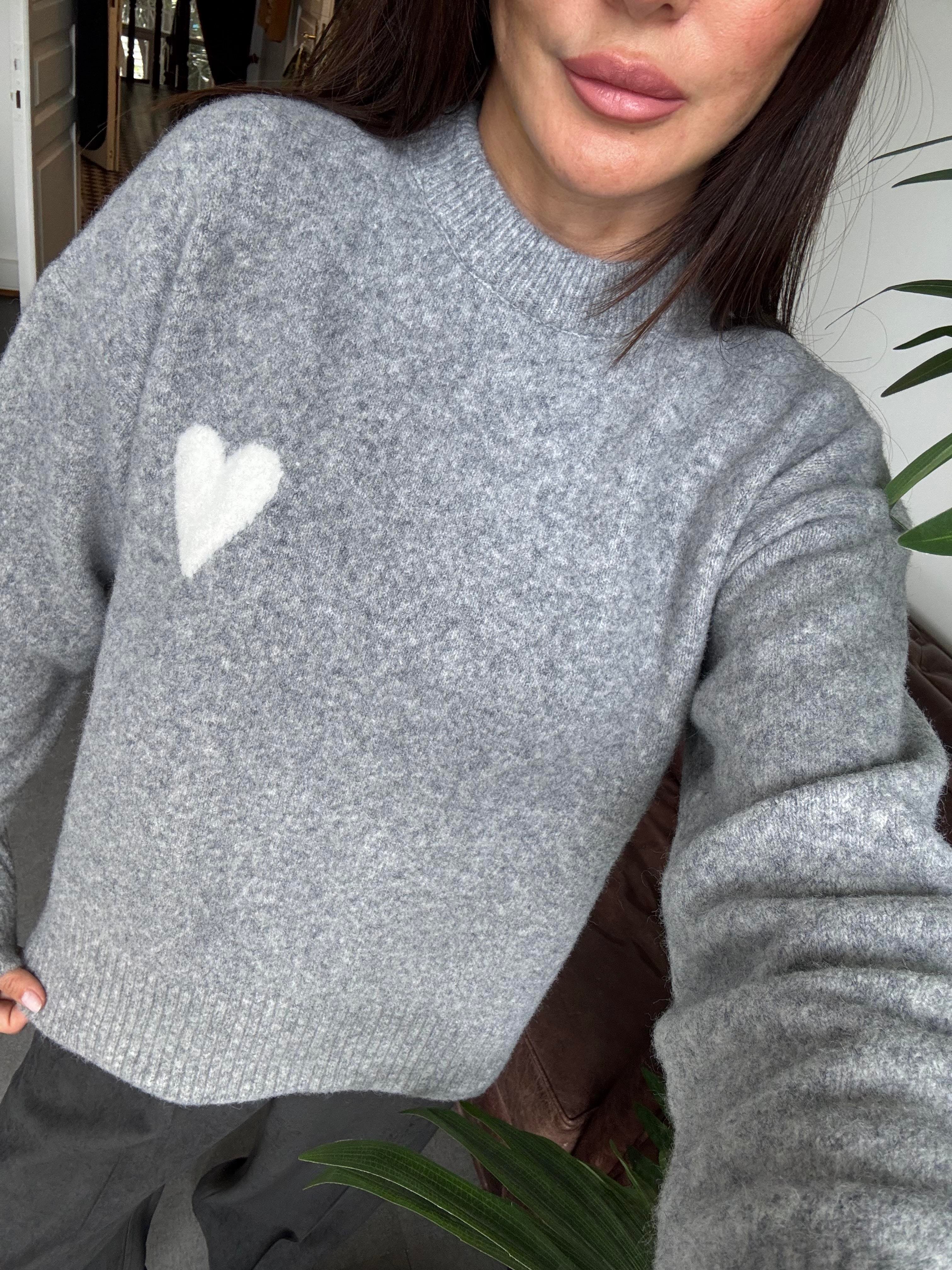 Yumuşak Dokulu Kalpli Triko Kazak