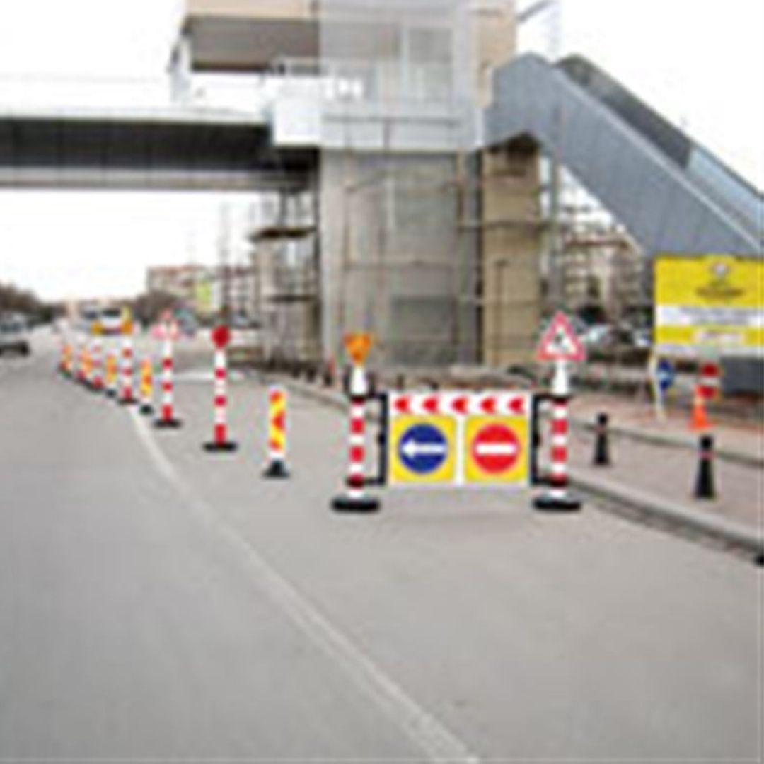 Dubalı Uyarı Levhalı Bariyer 1815X1200 Mm Sağ Yön- Dikkat