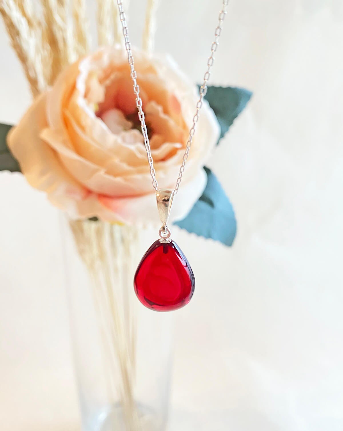 925 Ayar Gümüş Özel Seri Kırmızı Kehribar Kolye