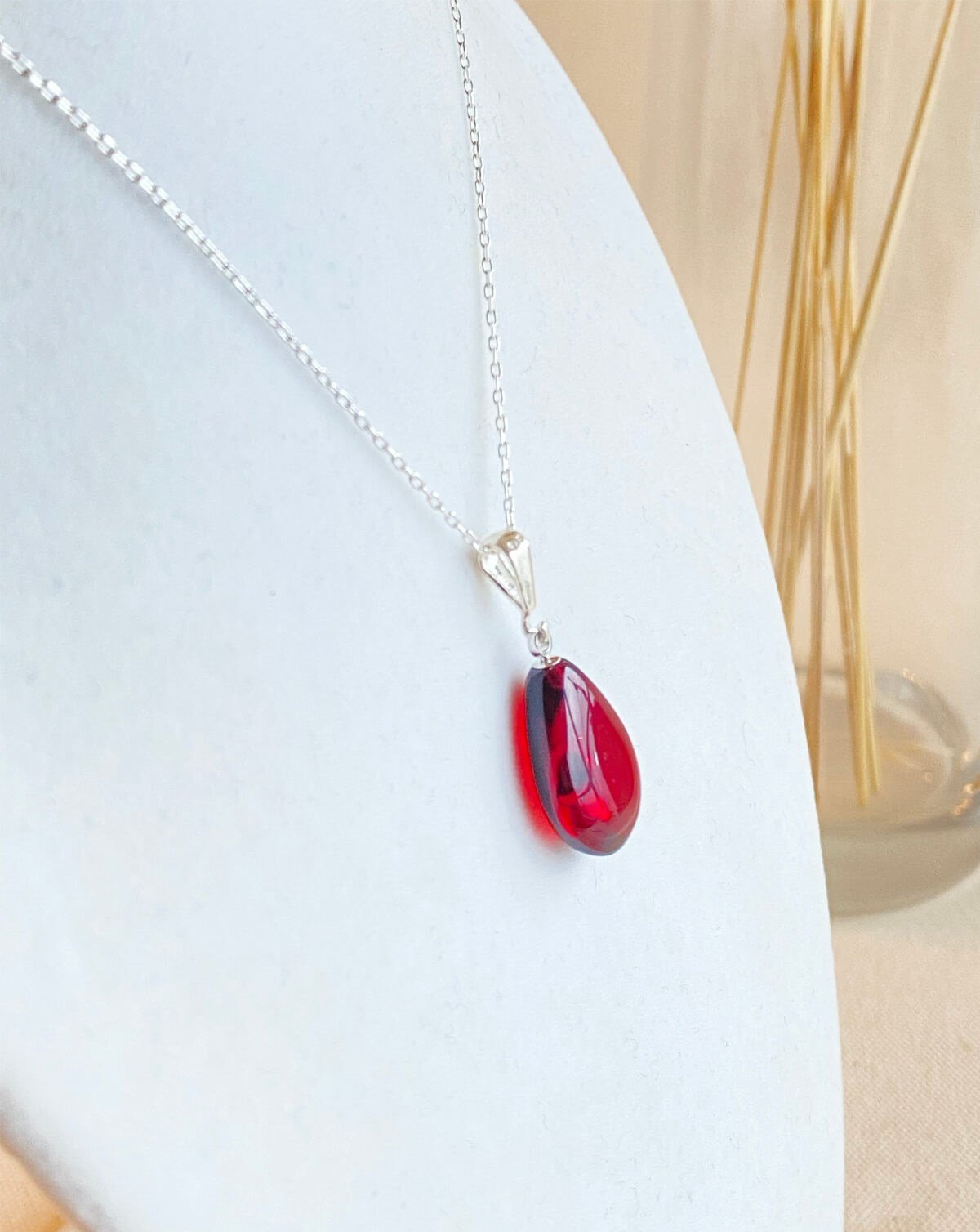 925 Ayar Gümüş Özel Seri Kırmızı Kehribar Kolye