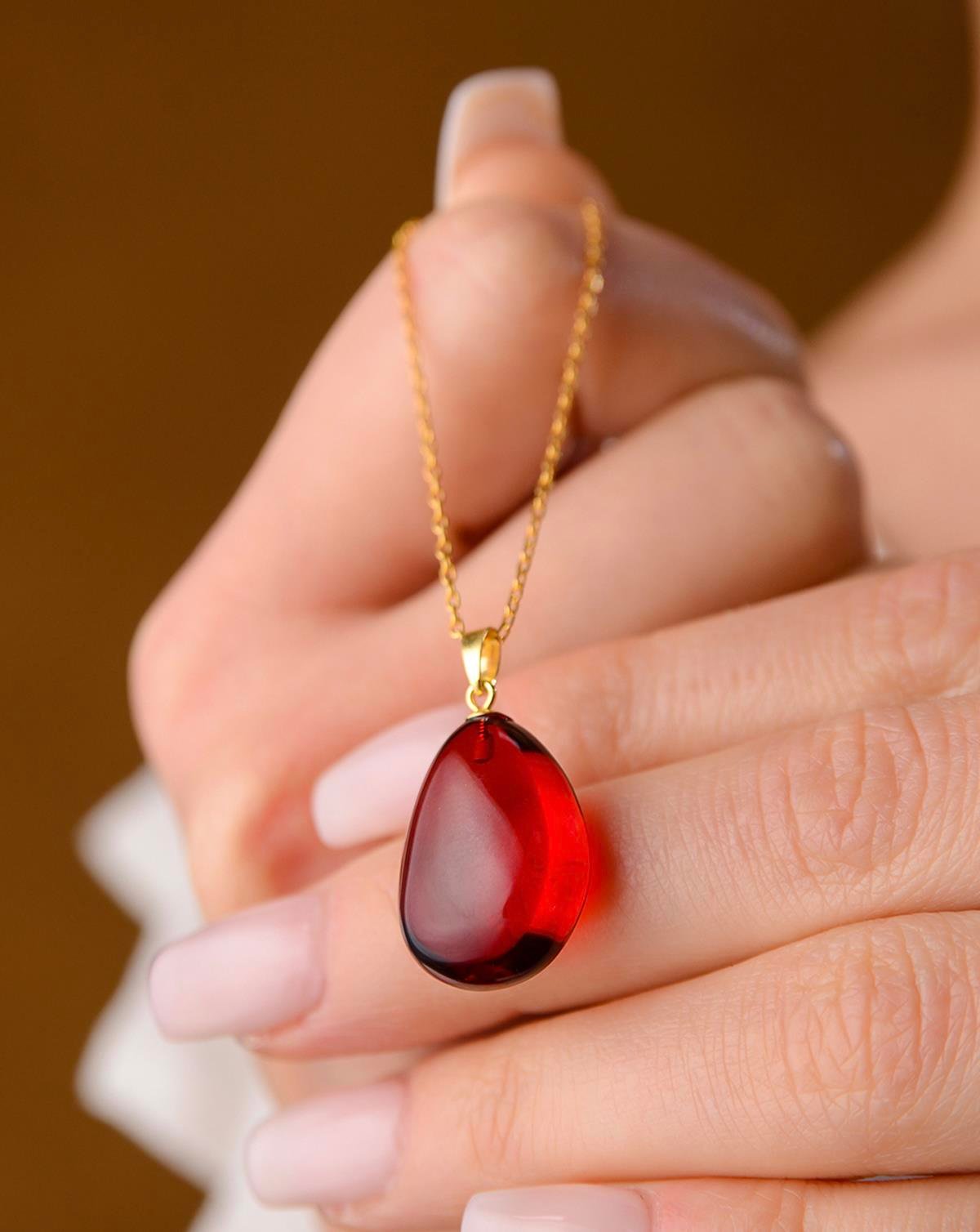 925 Ayar Gümüş Özel Seri Kırmızı Kehribar Kolye