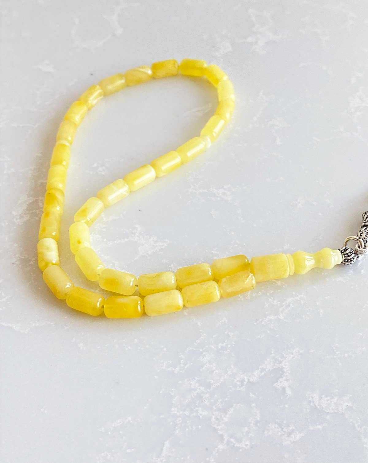 925 Ayar Gümüş Püsküllü Silindir Kesim Mat Sarı Baltık Damla Kehribar Tesbih