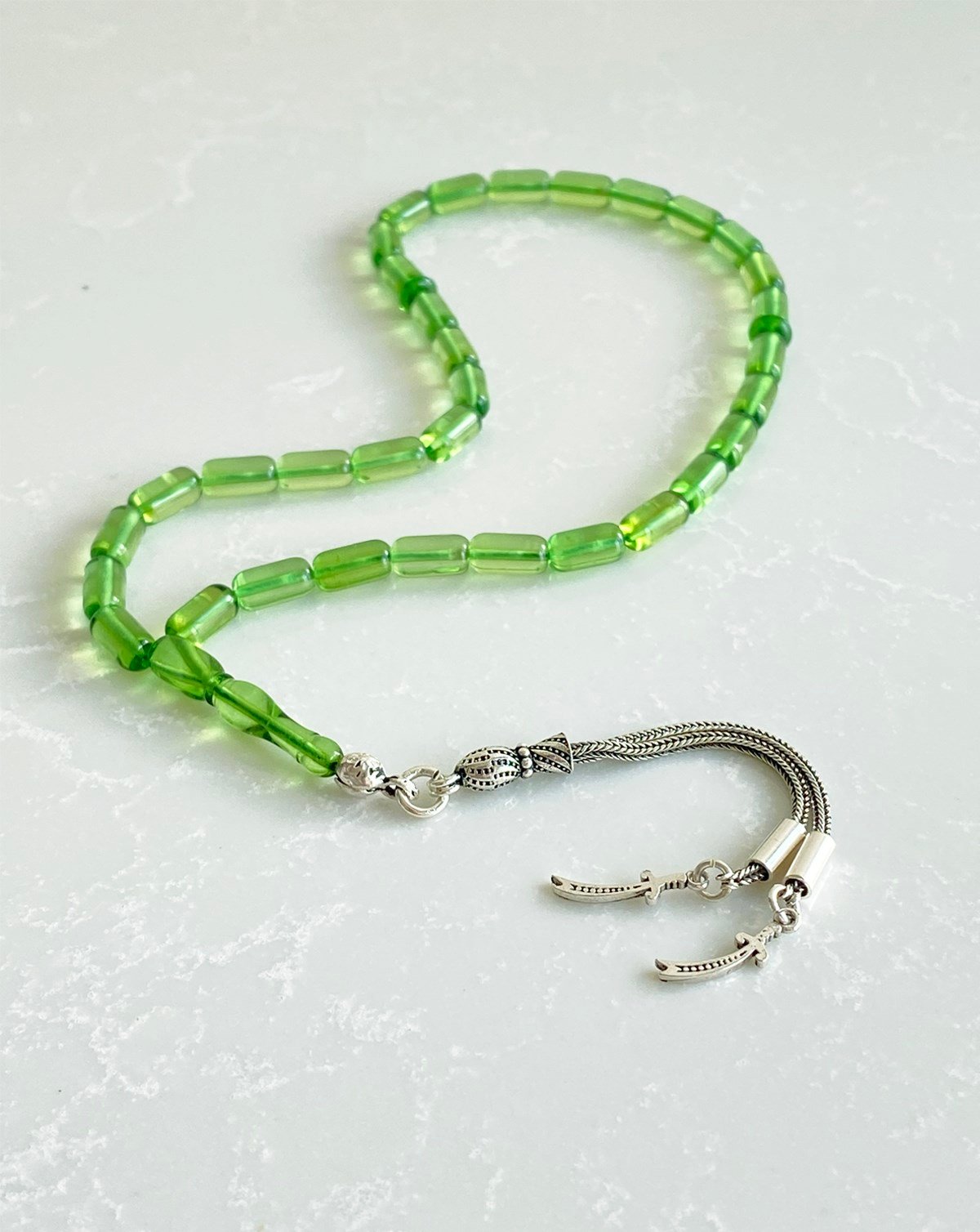 925 Ayar Gümüş Püsküllü Silindir Kesim Yeşil Damla Kehribar Tesbih