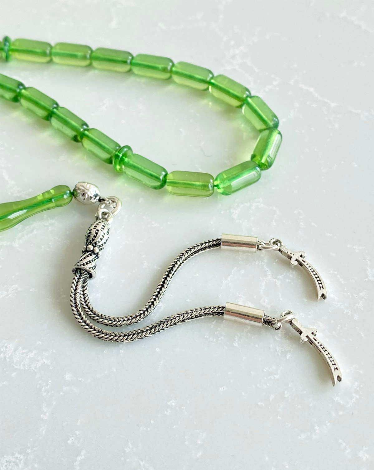 925 Ayar Gümüş Püsküllü Silindir Kesim Yeşil Damla Kehribar Tesbih